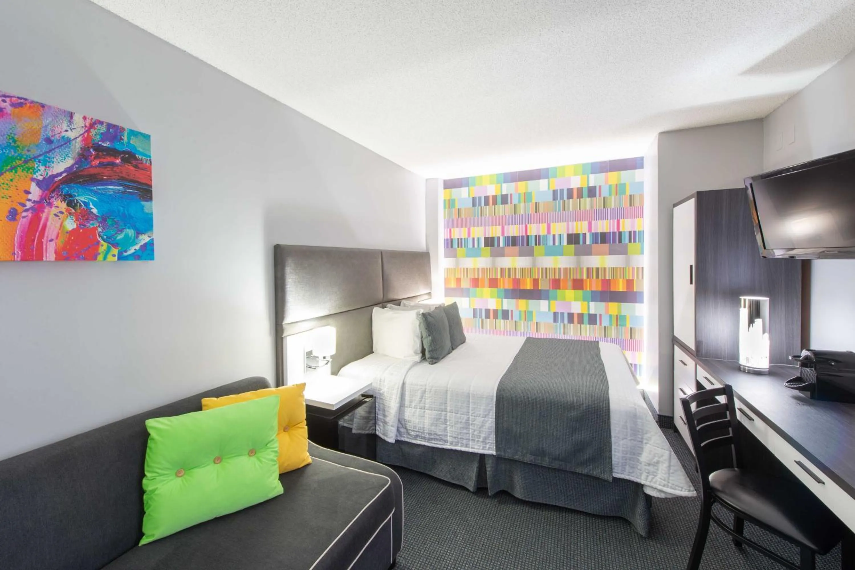 Bedroom, Bed in Travelodge by Wyndham Montreal Centre