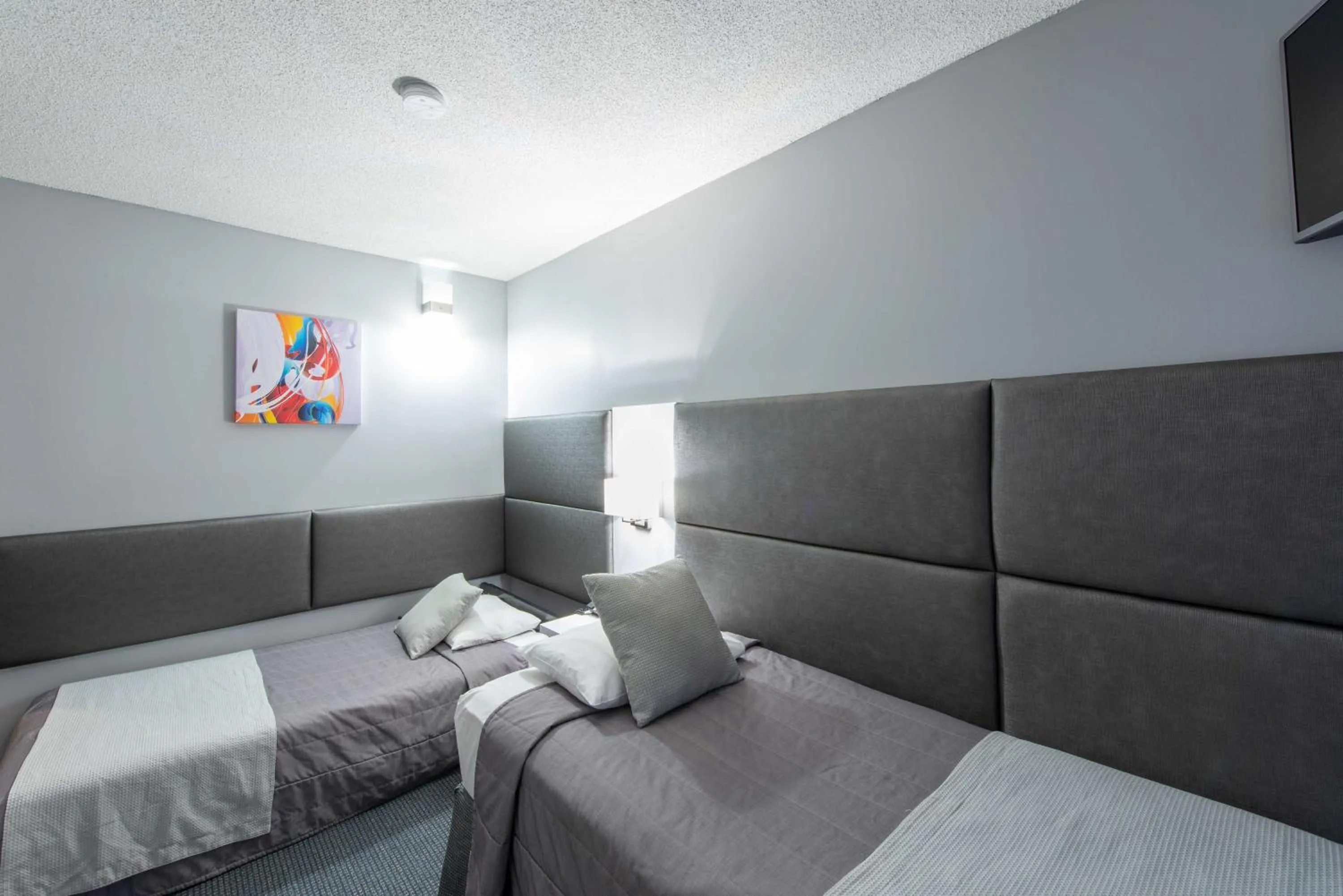 Bedroom, Bed in Travelodge by Wyndham Montreal Centre