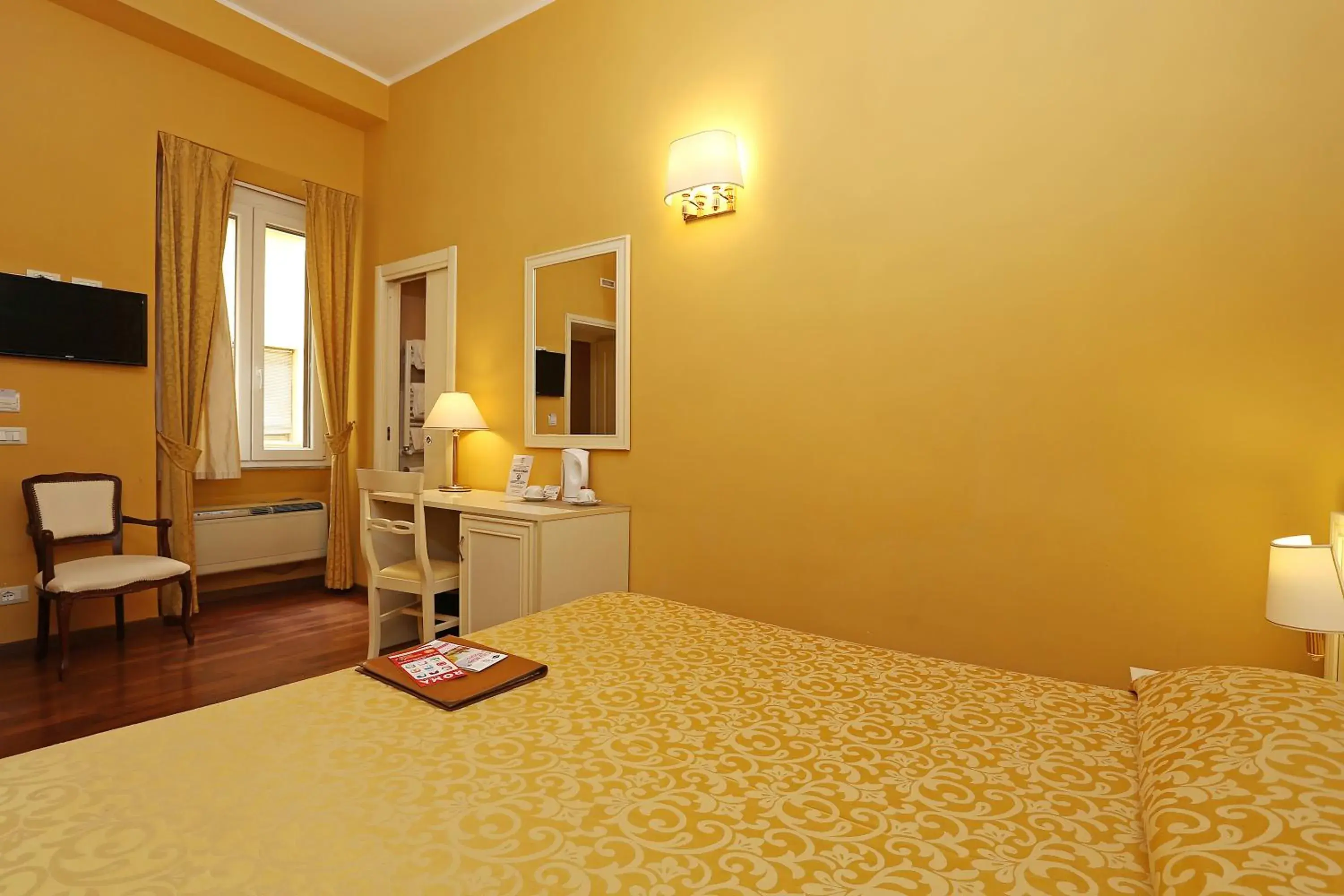 Photo of the whole room, Bed in DG Prestige Room Photo of the whole room, Bed in DG Prestige Room