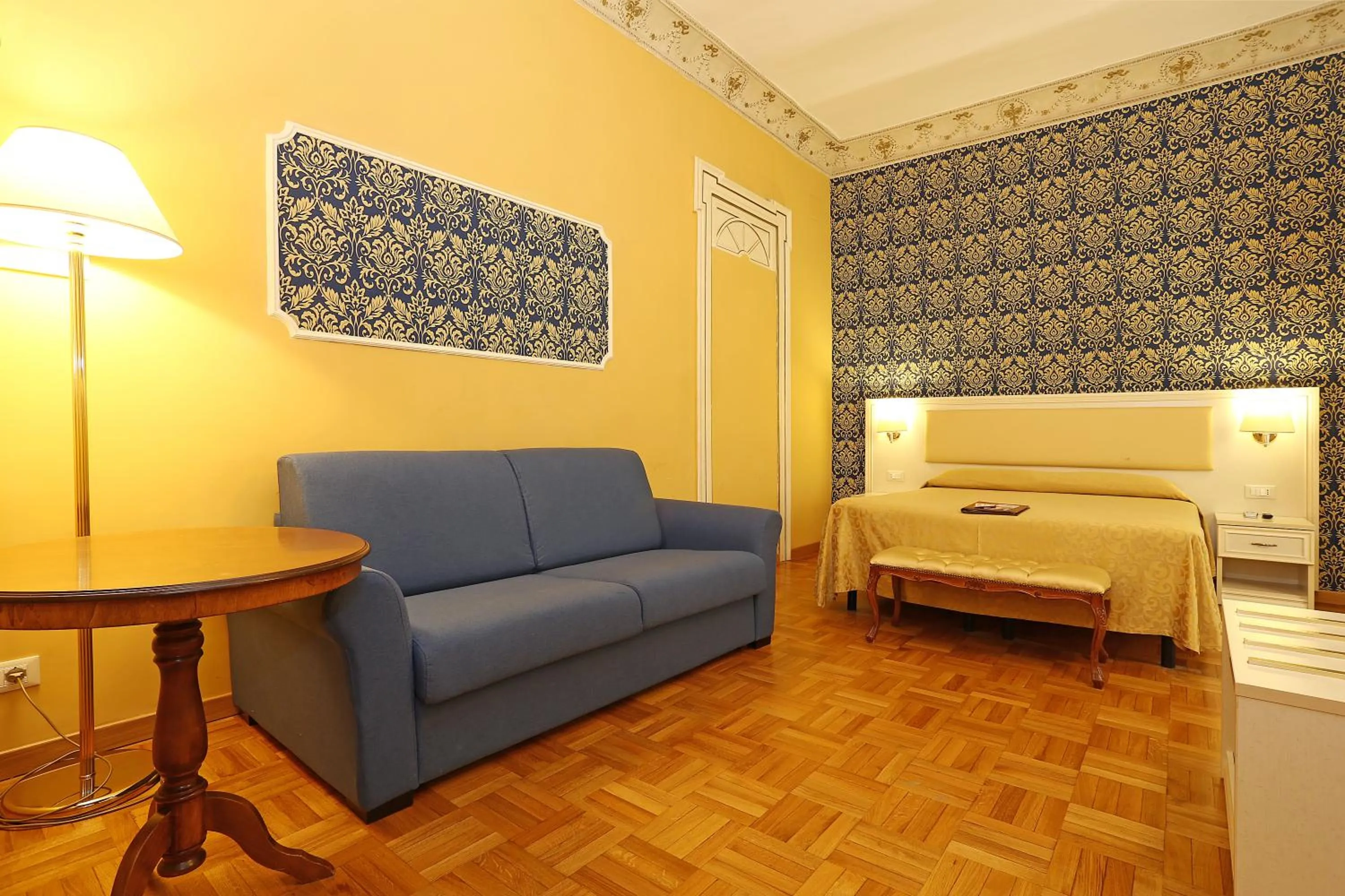 Photo of the whole room, Bed in DG Prestige Room