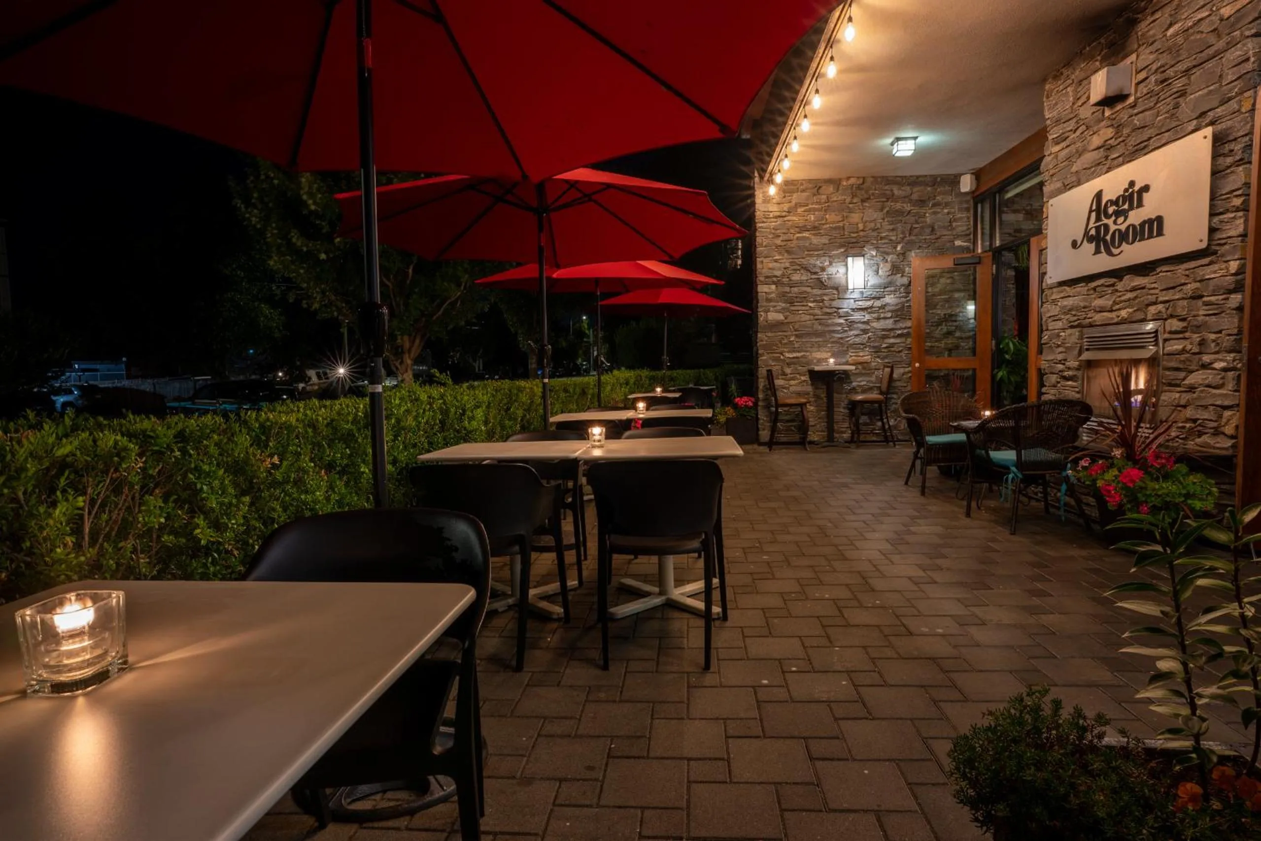 Patio in Oswego Hotel