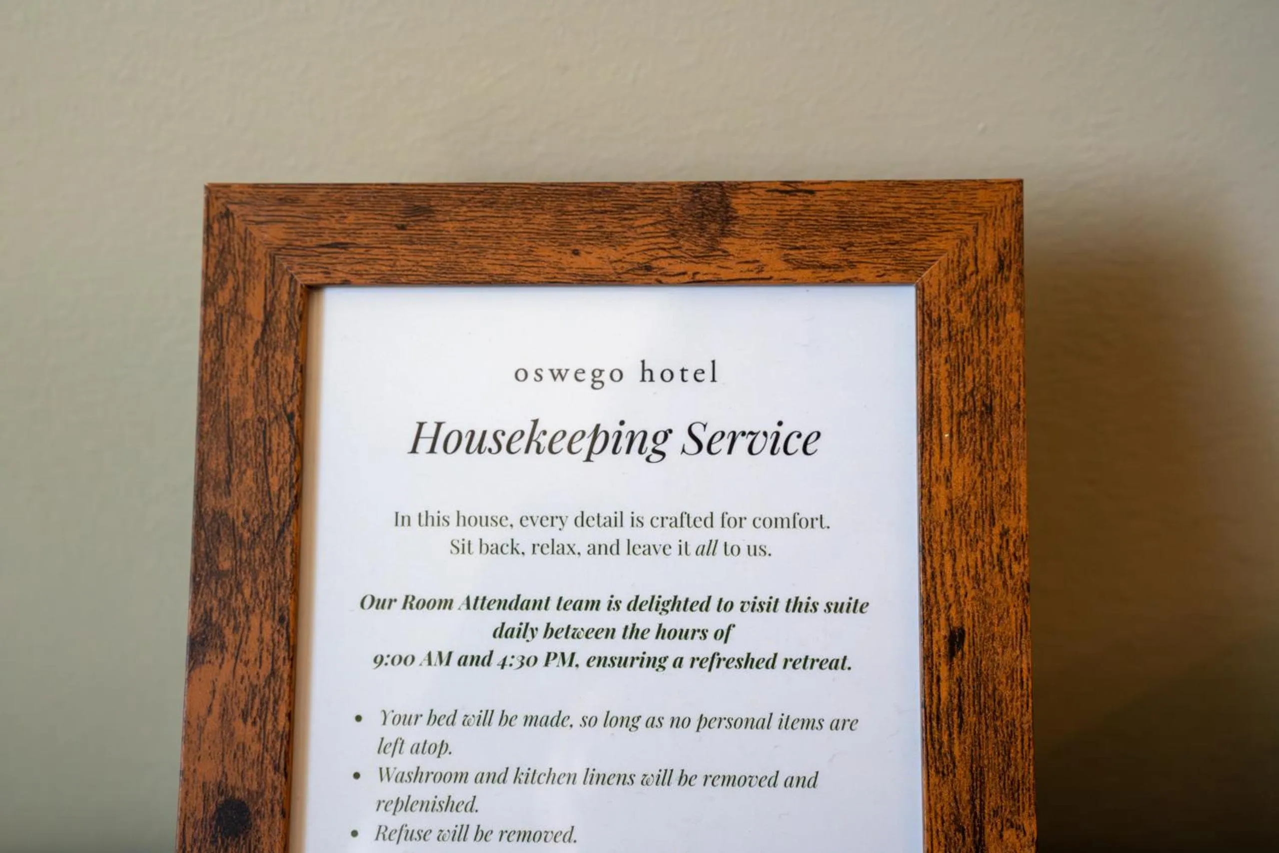 Living room in Oswego Hotel