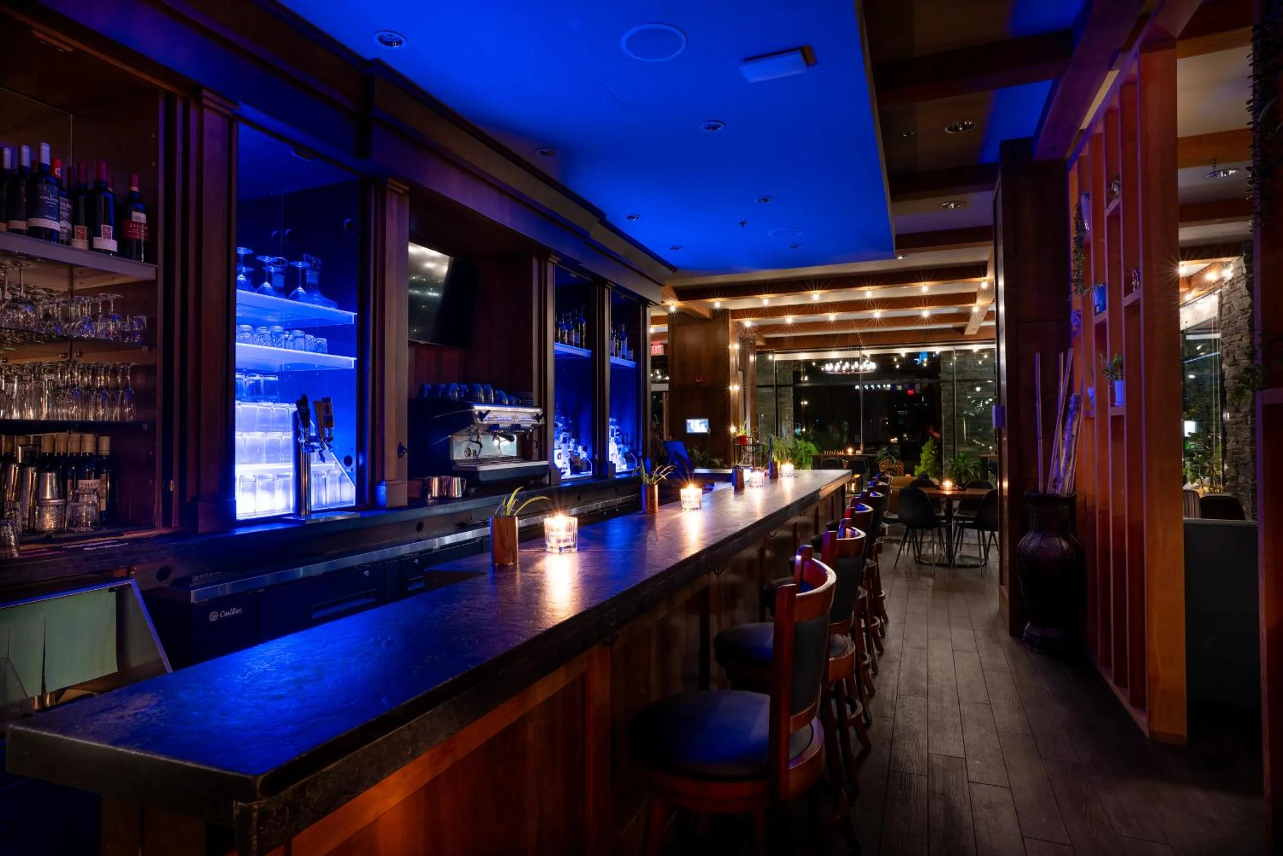 Restaurant/places to eat in Oswego Hotel