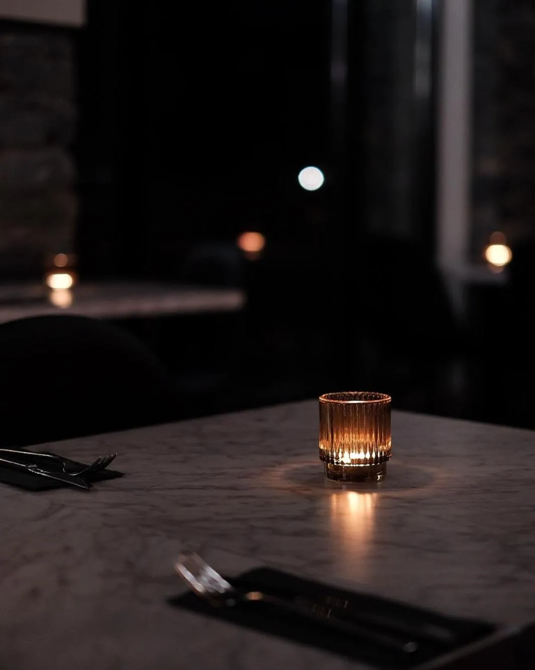 Restaurant/places to eat in Oswego Hotel