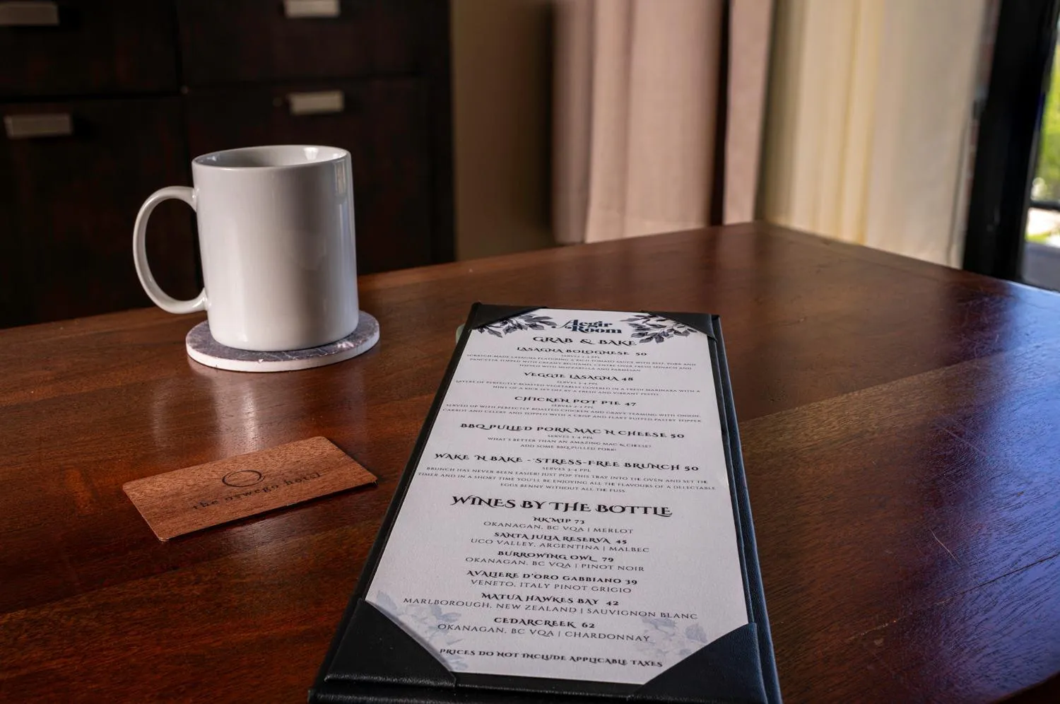 Restaurant/places to eat in Oswego Hotel