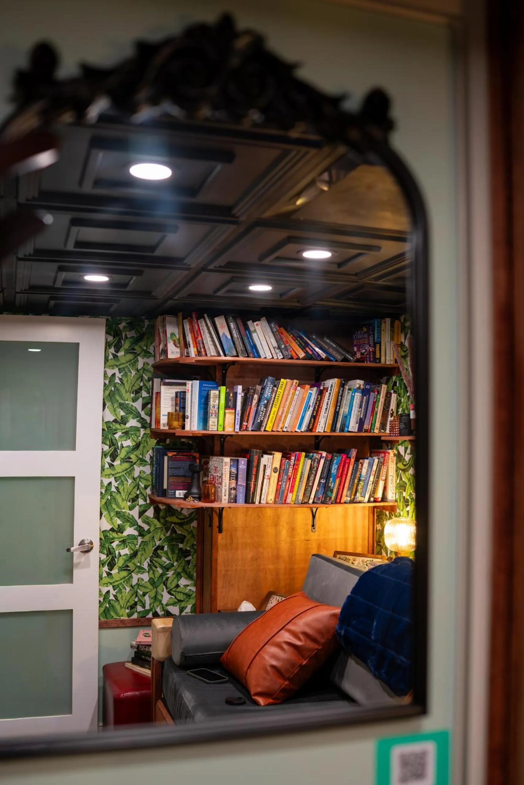 Library in Oswego Hotel