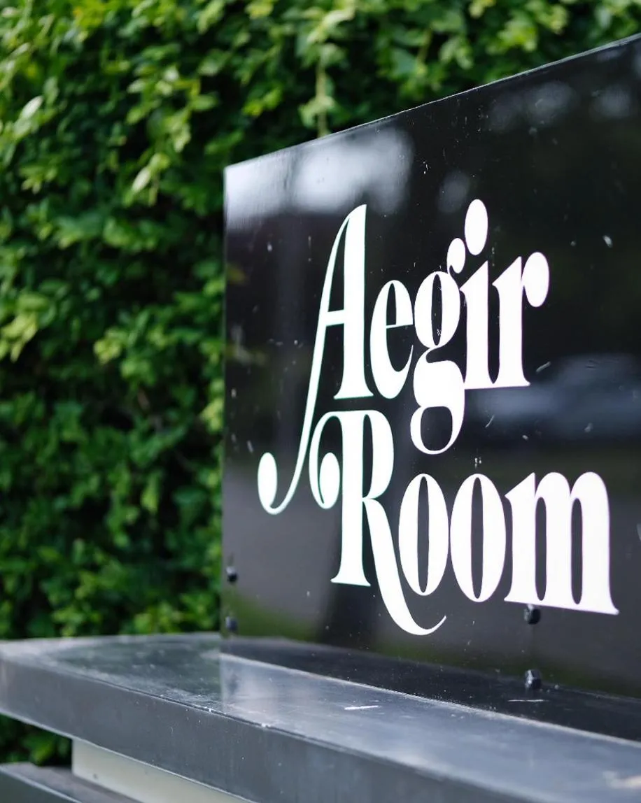 Logo/Certificate/Sign in Oswego Hotel