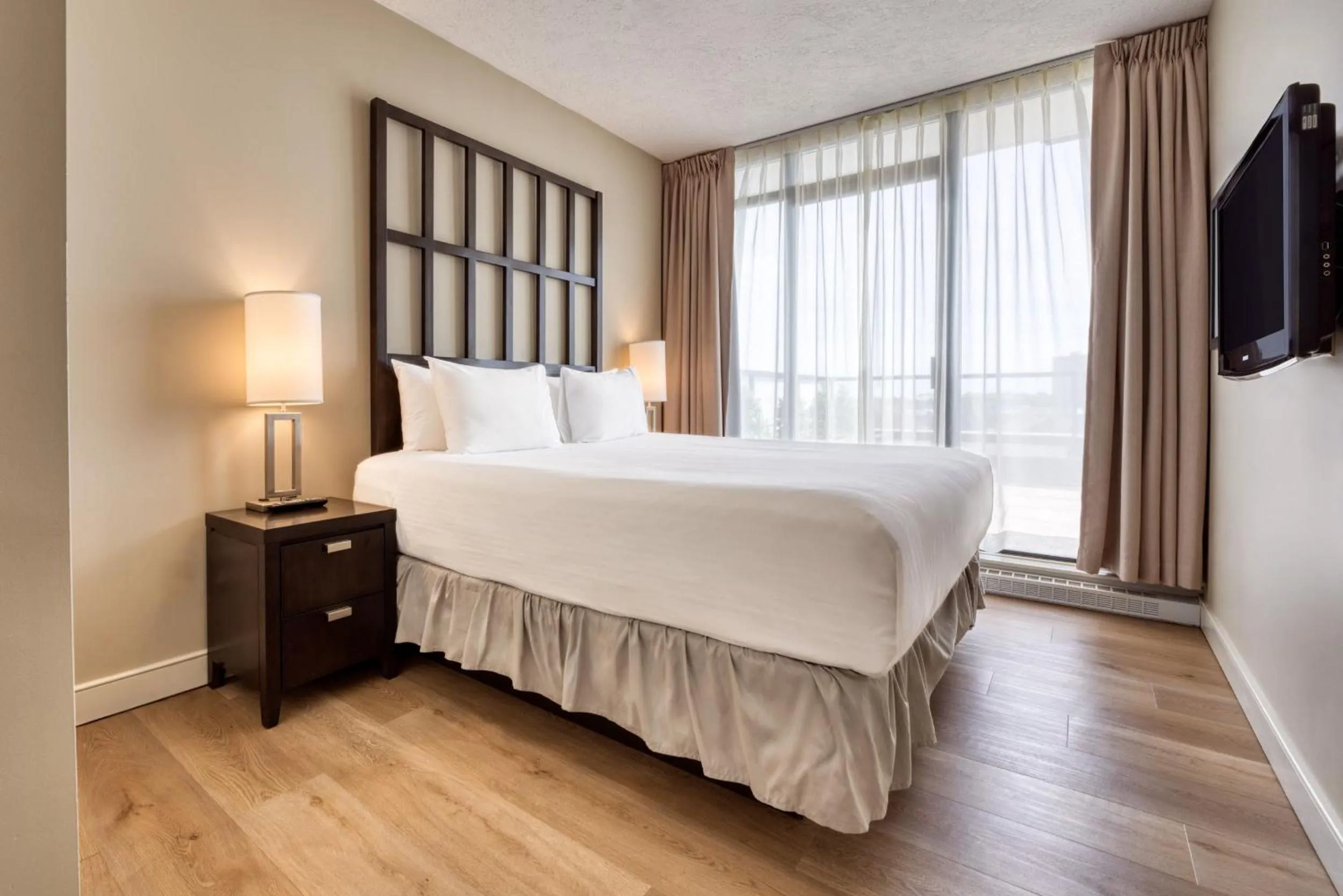 Bedroom, Bed in Oswego Hotel