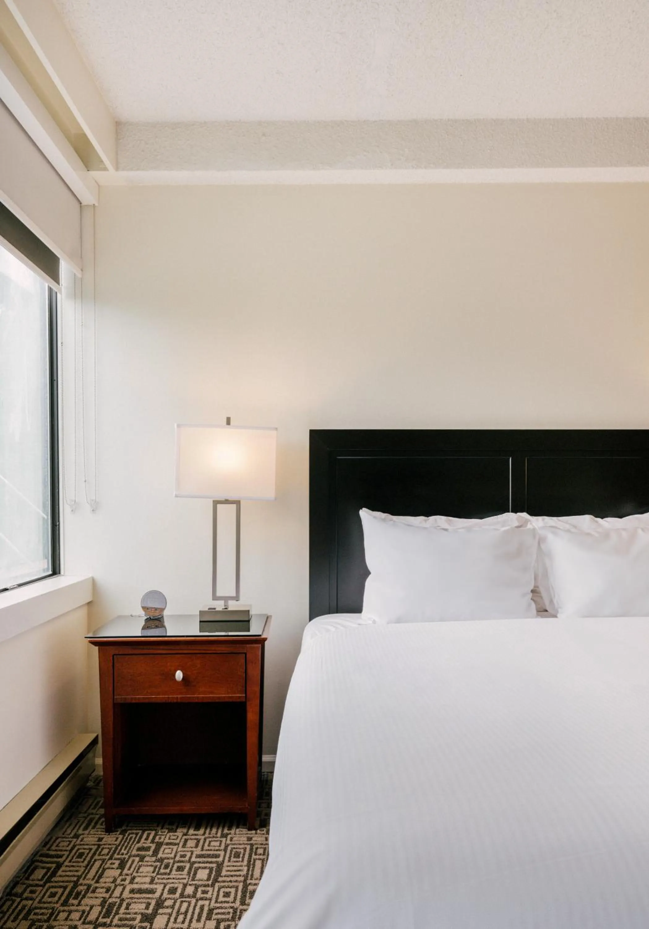 Bed in Executive Inn Whistler