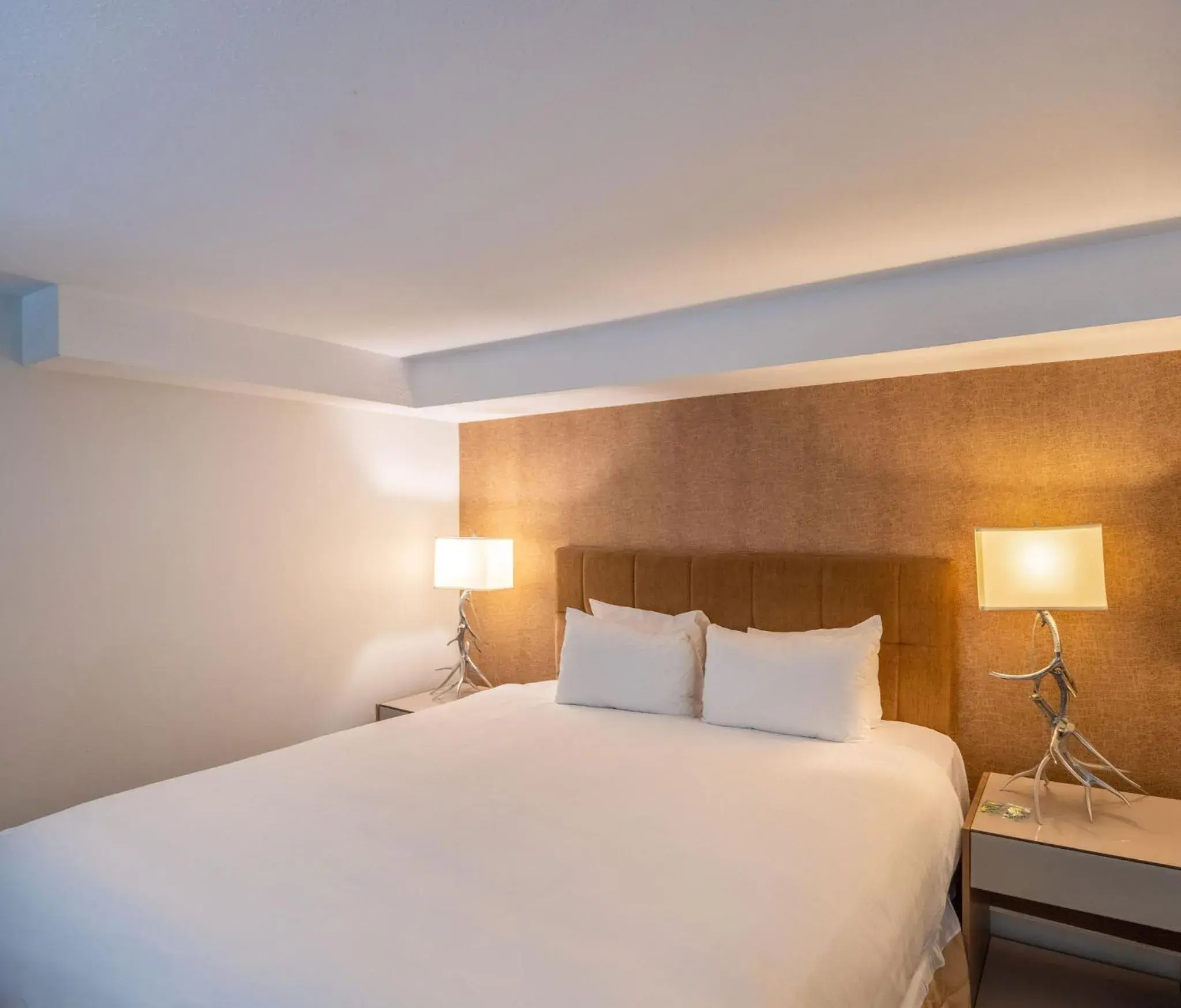 Bed in Executive Inn Whistler Bed in Executive Inn Whistler