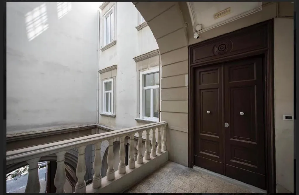 Property building in Downtown Napoli b&b - e si nun canto moro