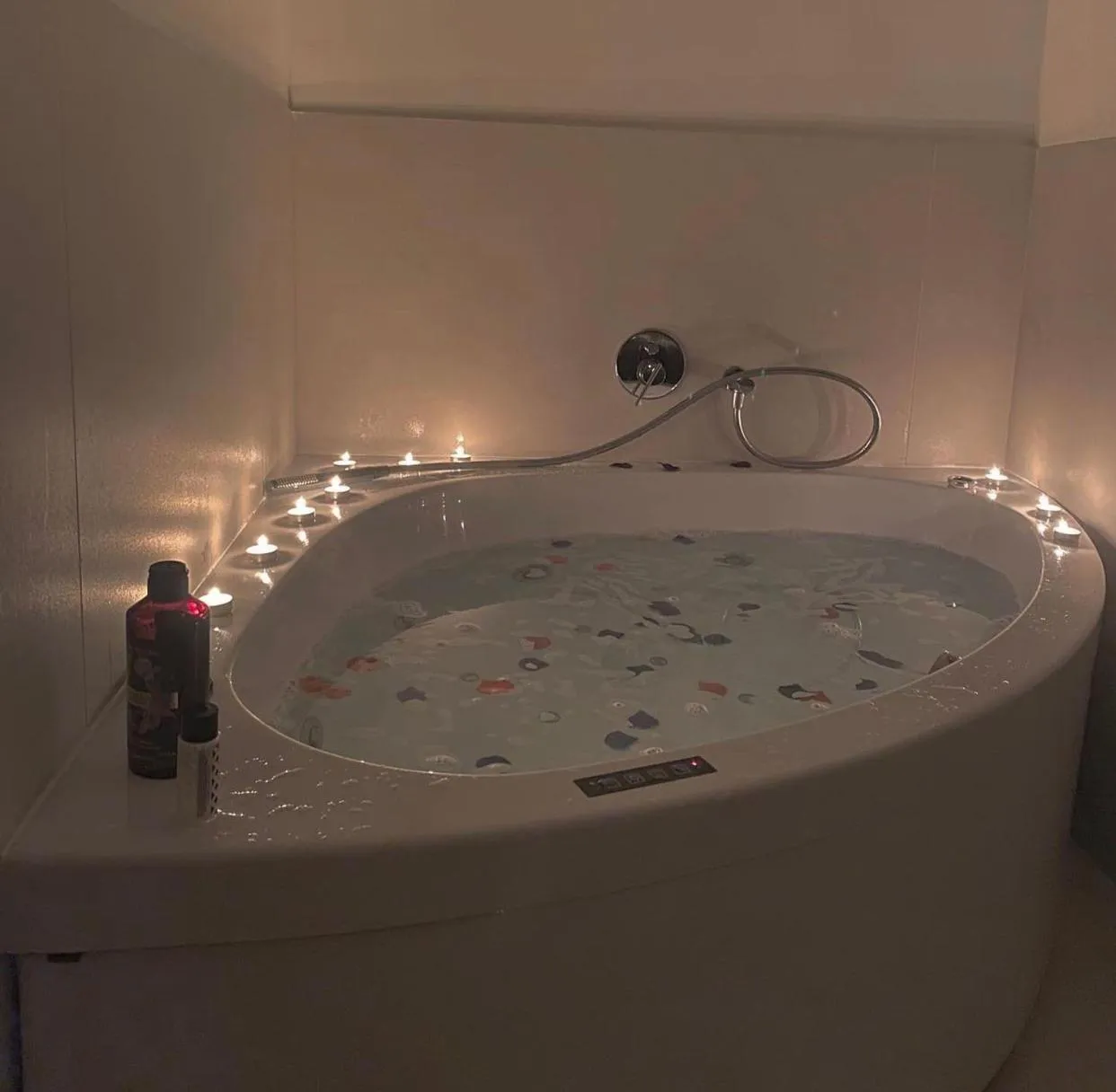 Hot Tub in Downtown Napoli b&b - e si nun canto moro