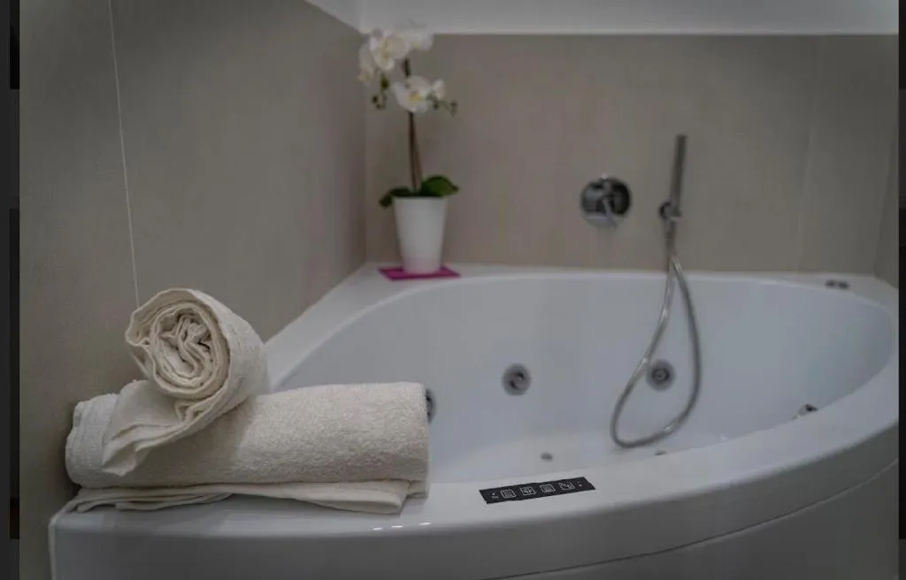 Hot Tub in Downtown Napoli b&b - e si nun canto moro