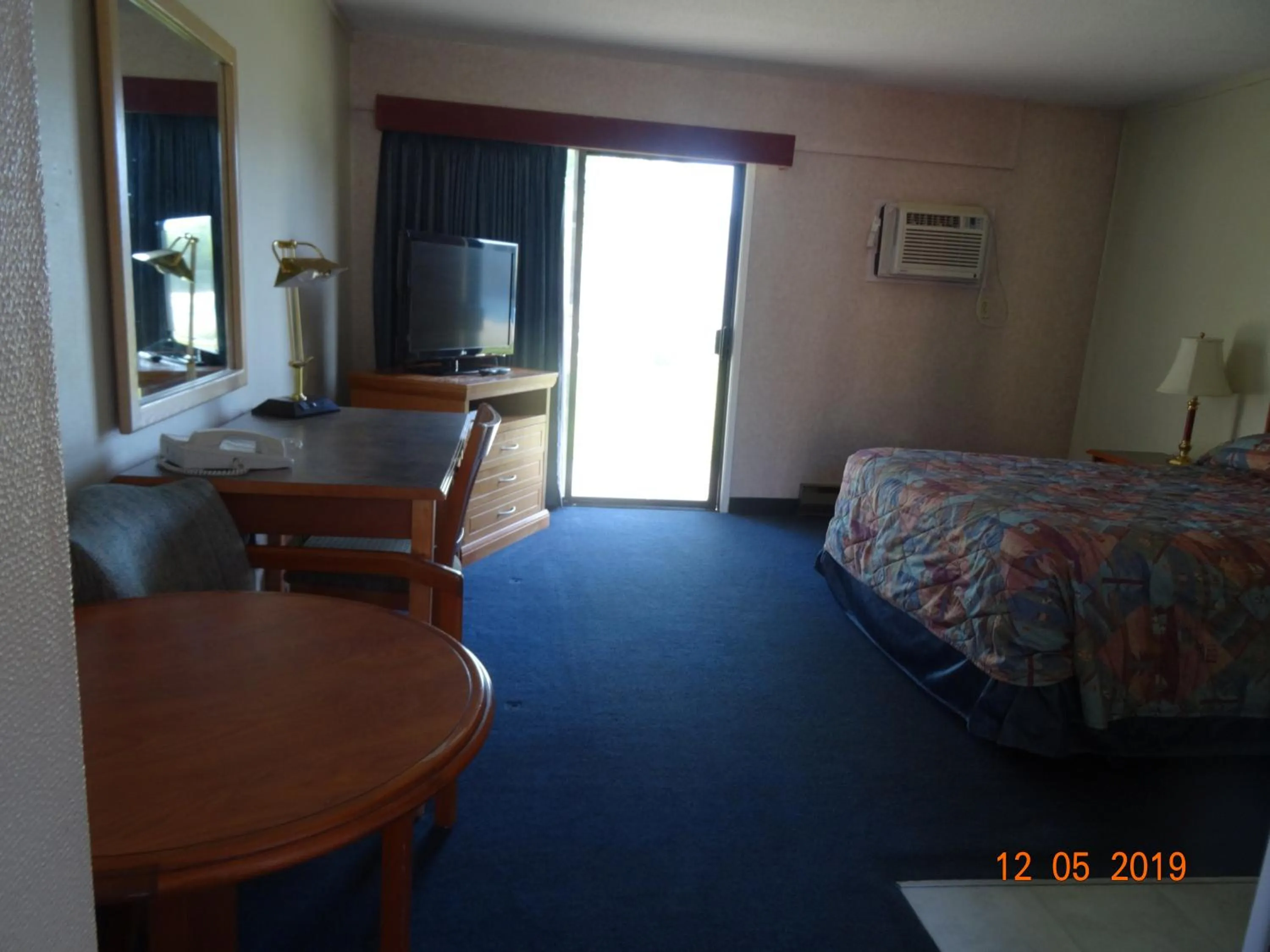 TV and multimedia, Bed in Hospitality Inn