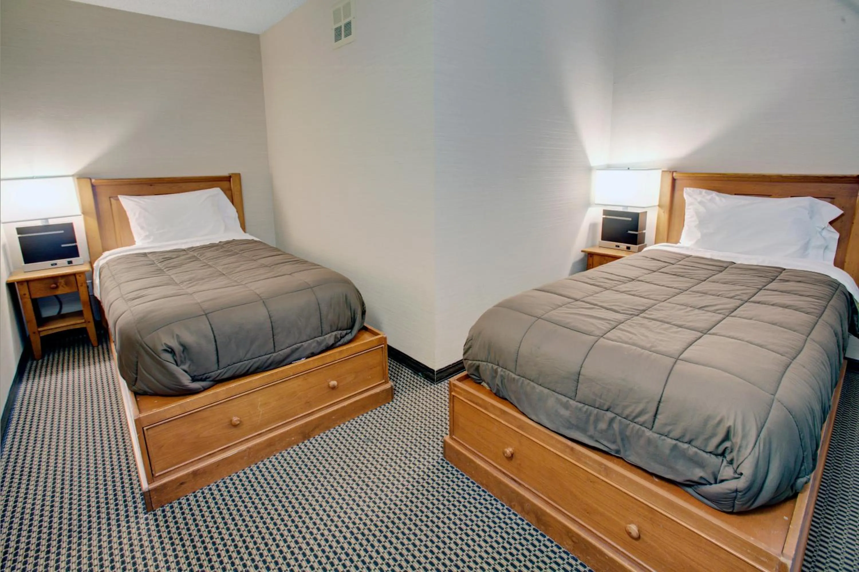 Bedroom, Bed in Blackcomb Lodge