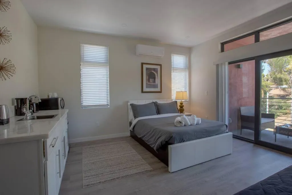 Bed in Cozy Studio next to San Diego DT and Balboa Park