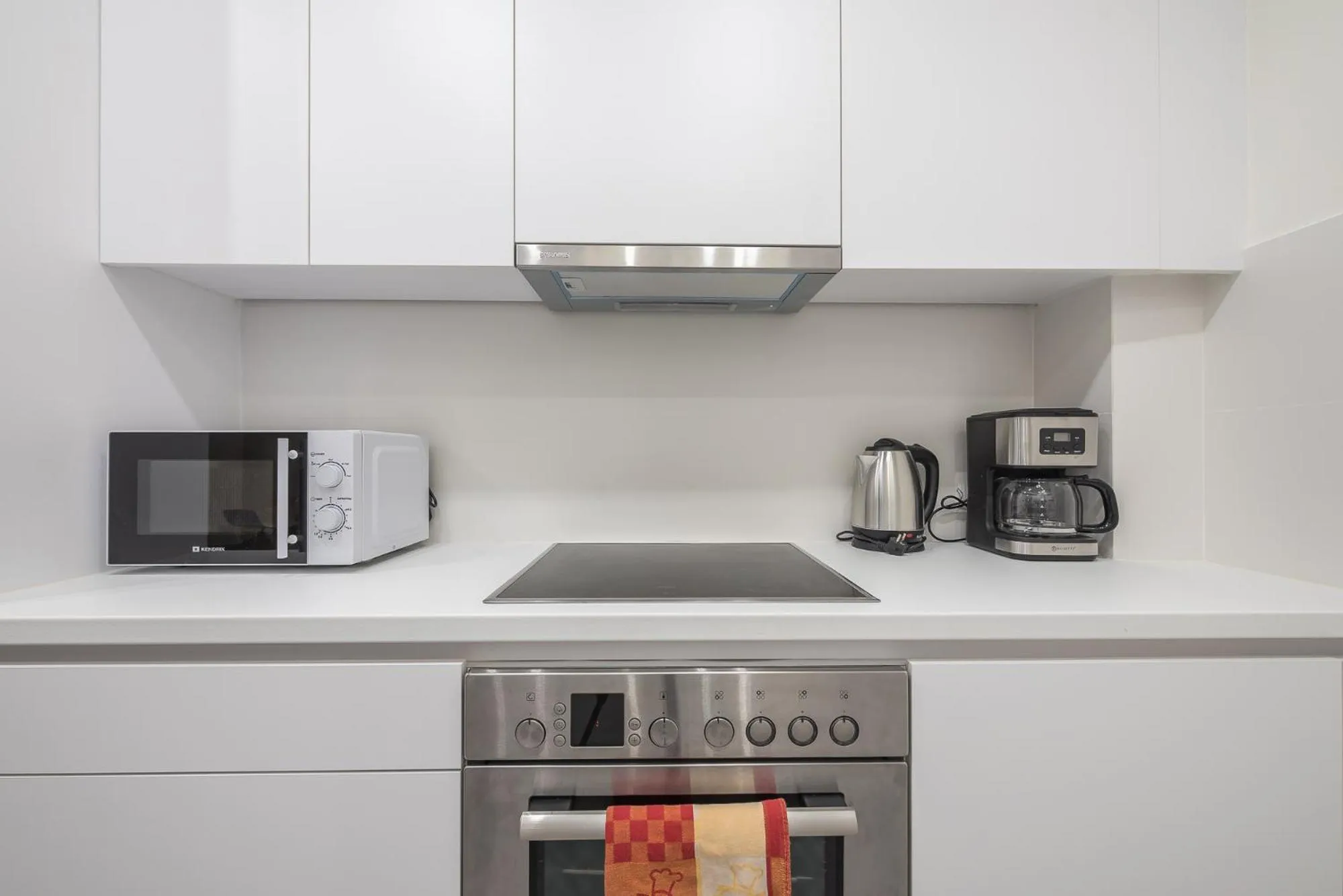 Coffee/tea facilities in Elegant Suite by CloudKeys