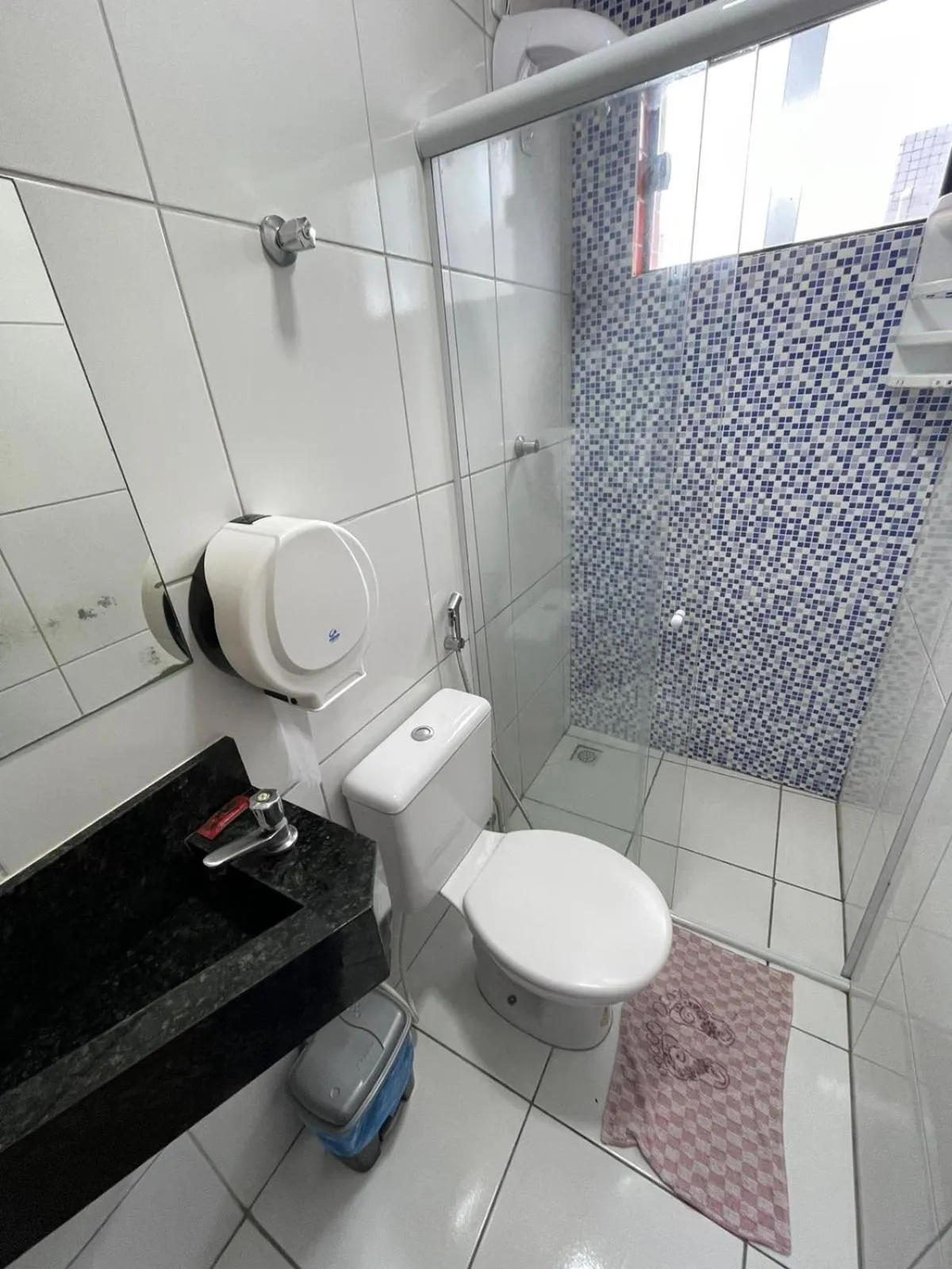 Shower in Hotel Pousada Acauã Acesso através de escadas