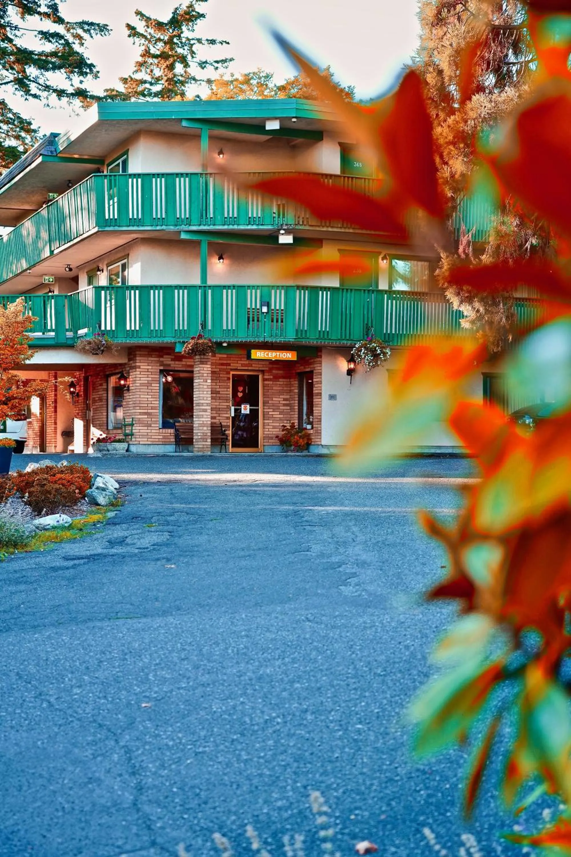 Property building in Robin Hood Inn and Suites