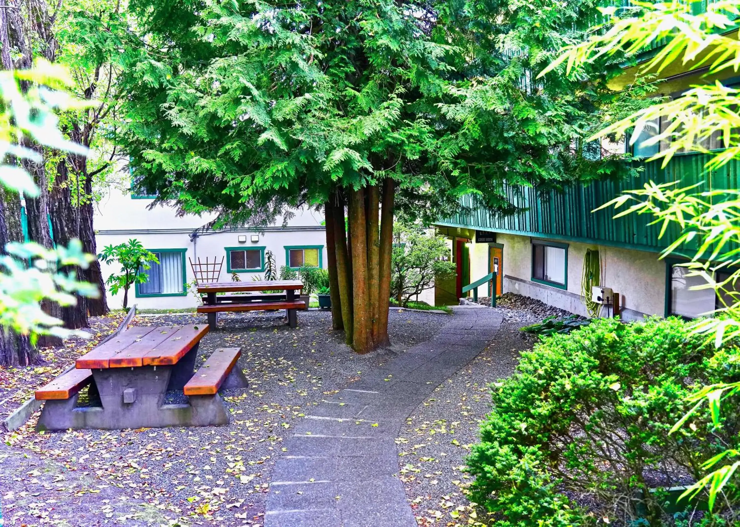 Property building in Robin Hood Inn and Suites Property building in Robin Hood Inn and Suites