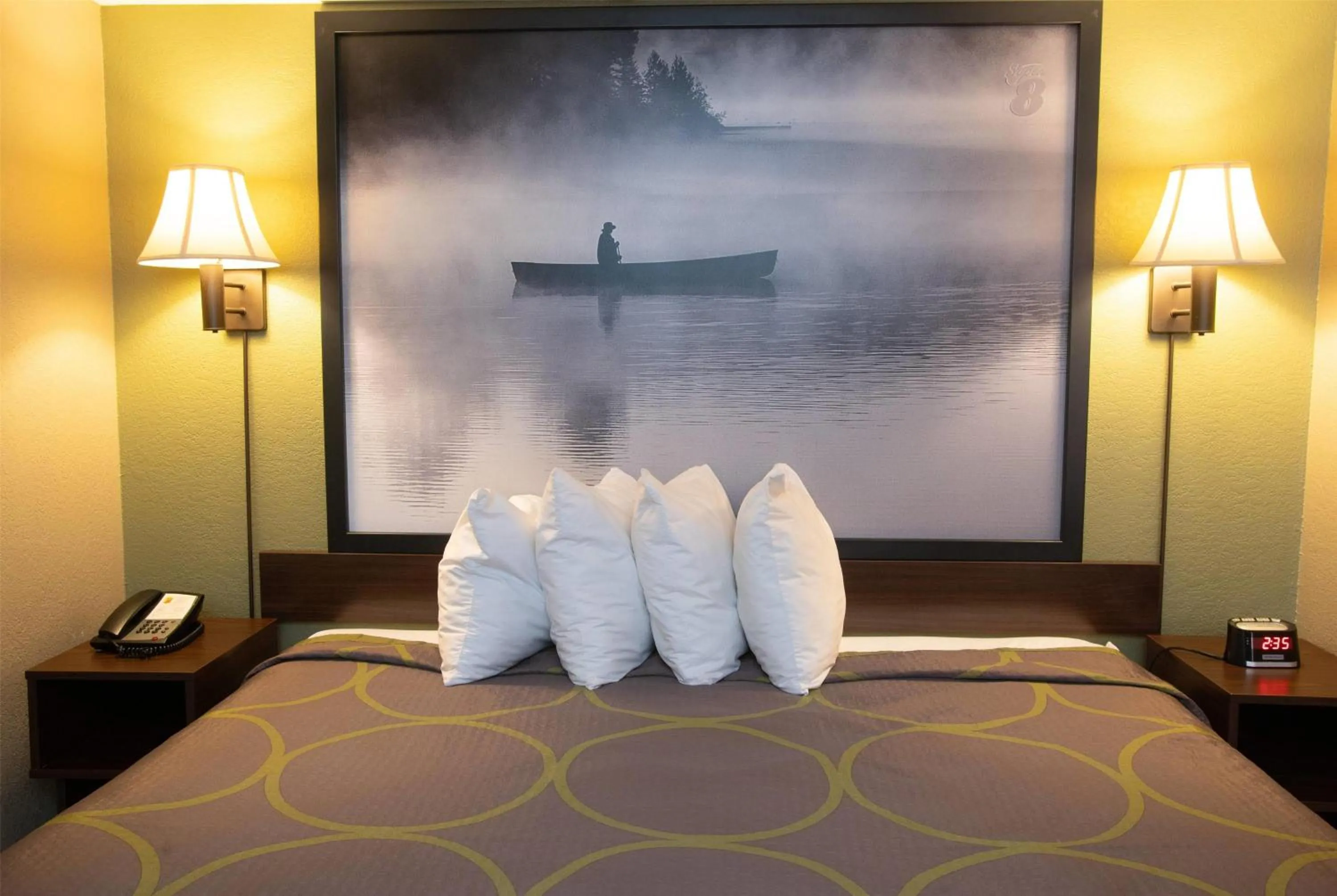 Photo of the whole room, Bed in Super 8 by Wyndham Mississauga