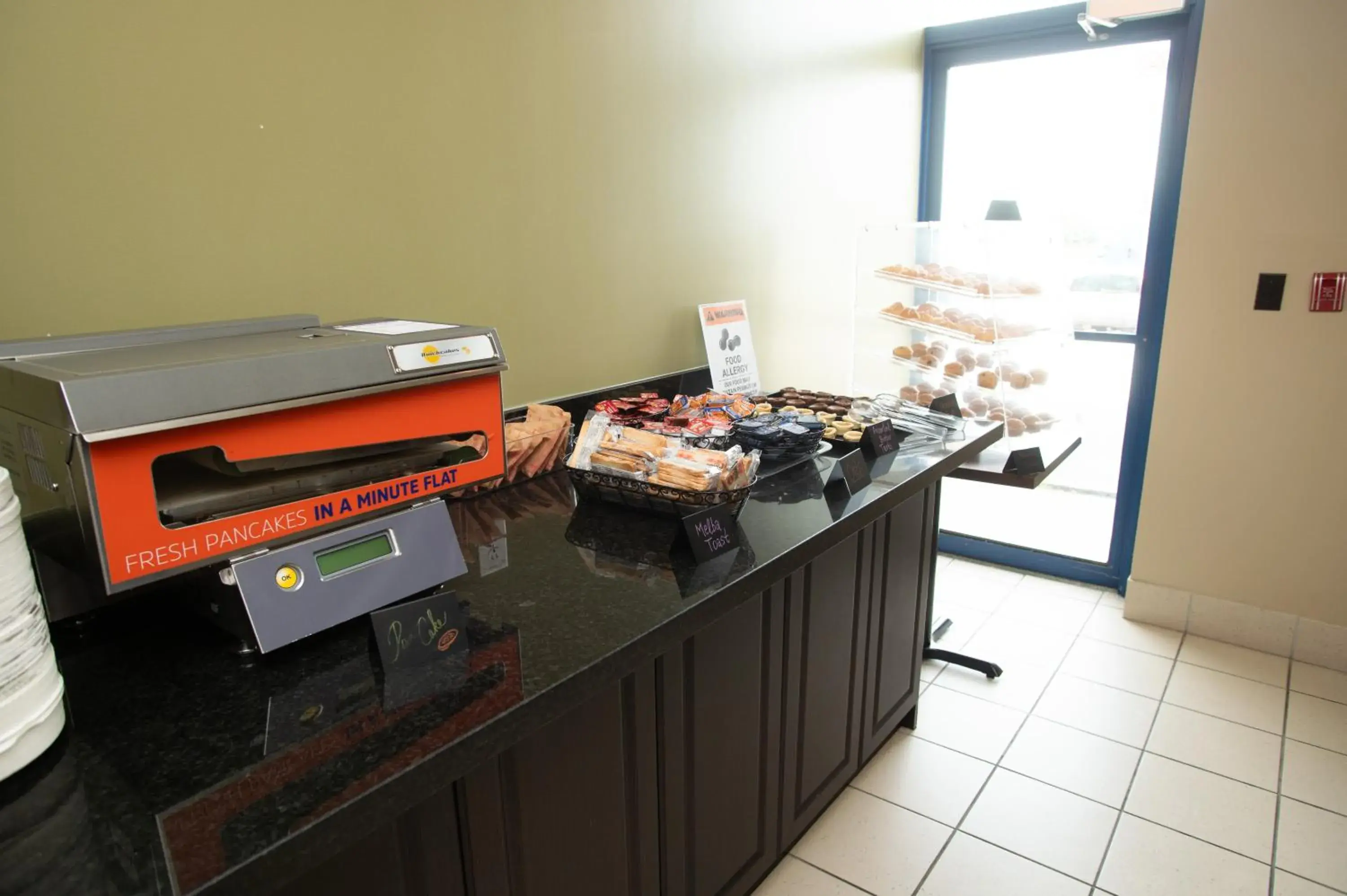 Breakfast in Super 8 by Wyndham Mississauga Breakfast in Super 8 by Wyndham Mississauga