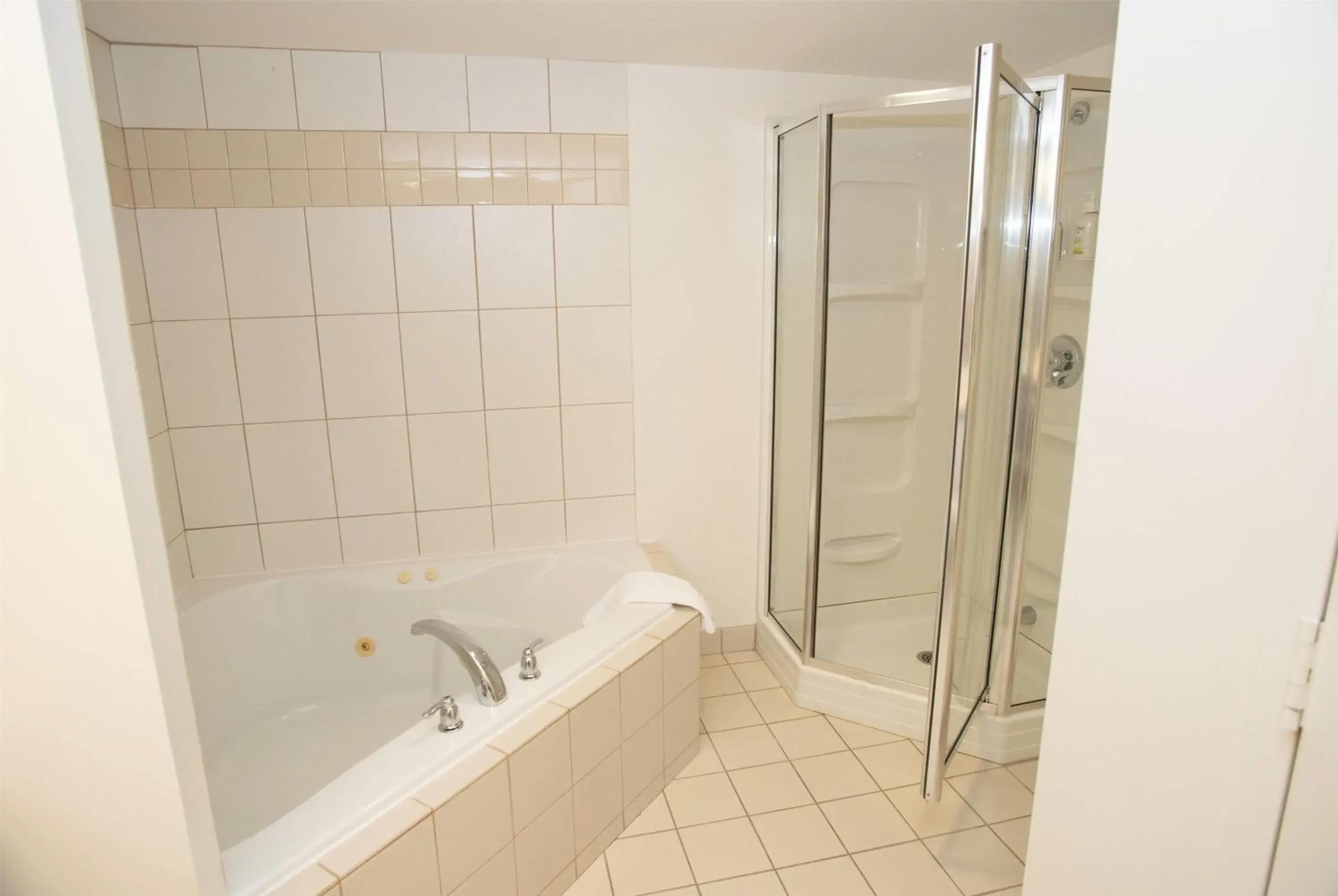 Bathroom in Super 8 by Wyndham Mississauga Bathroom in Super 8 by Wyndham Mississauga