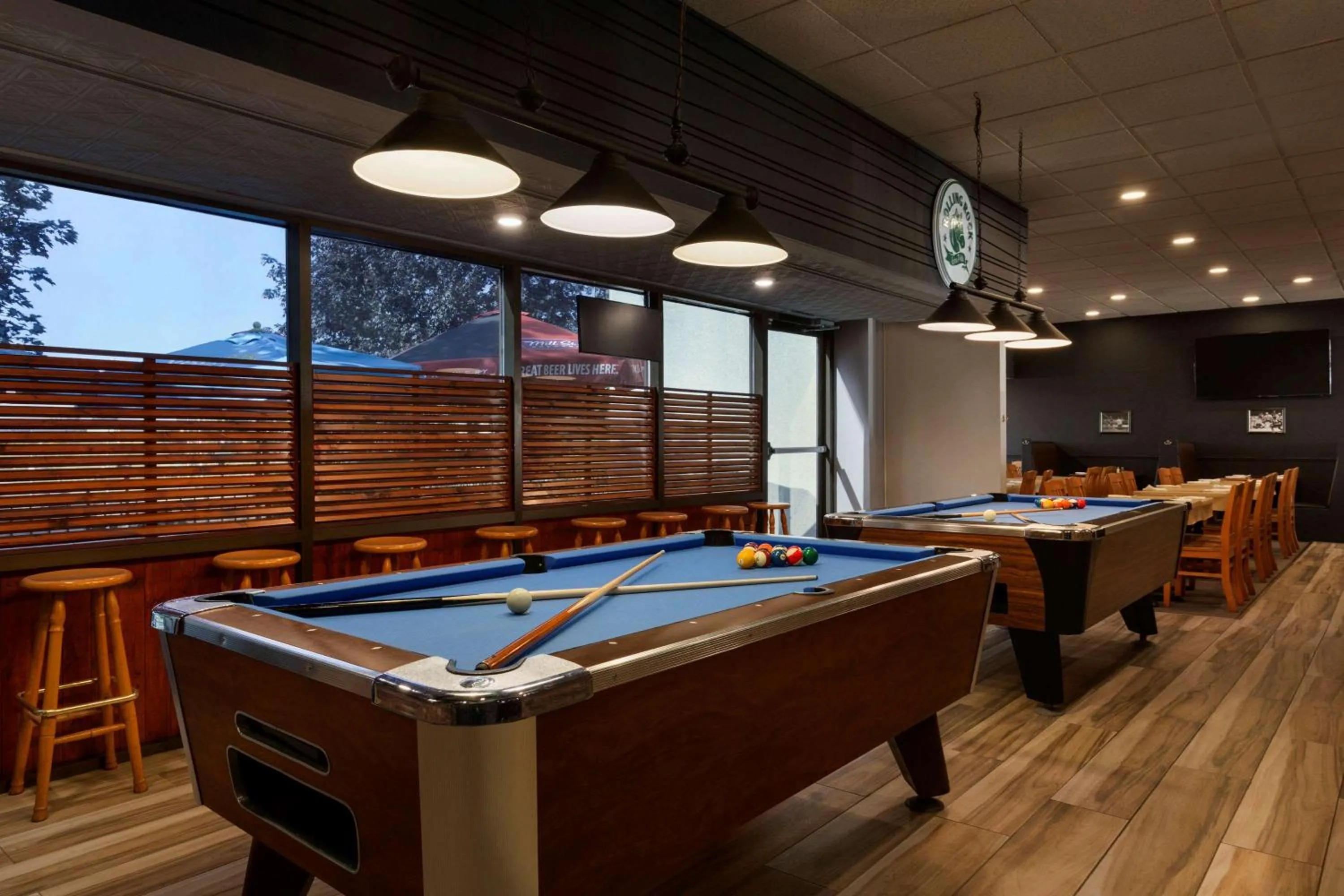 Restaurant/places to eat, Billiards in Travelodge by Wyndham Toronto East