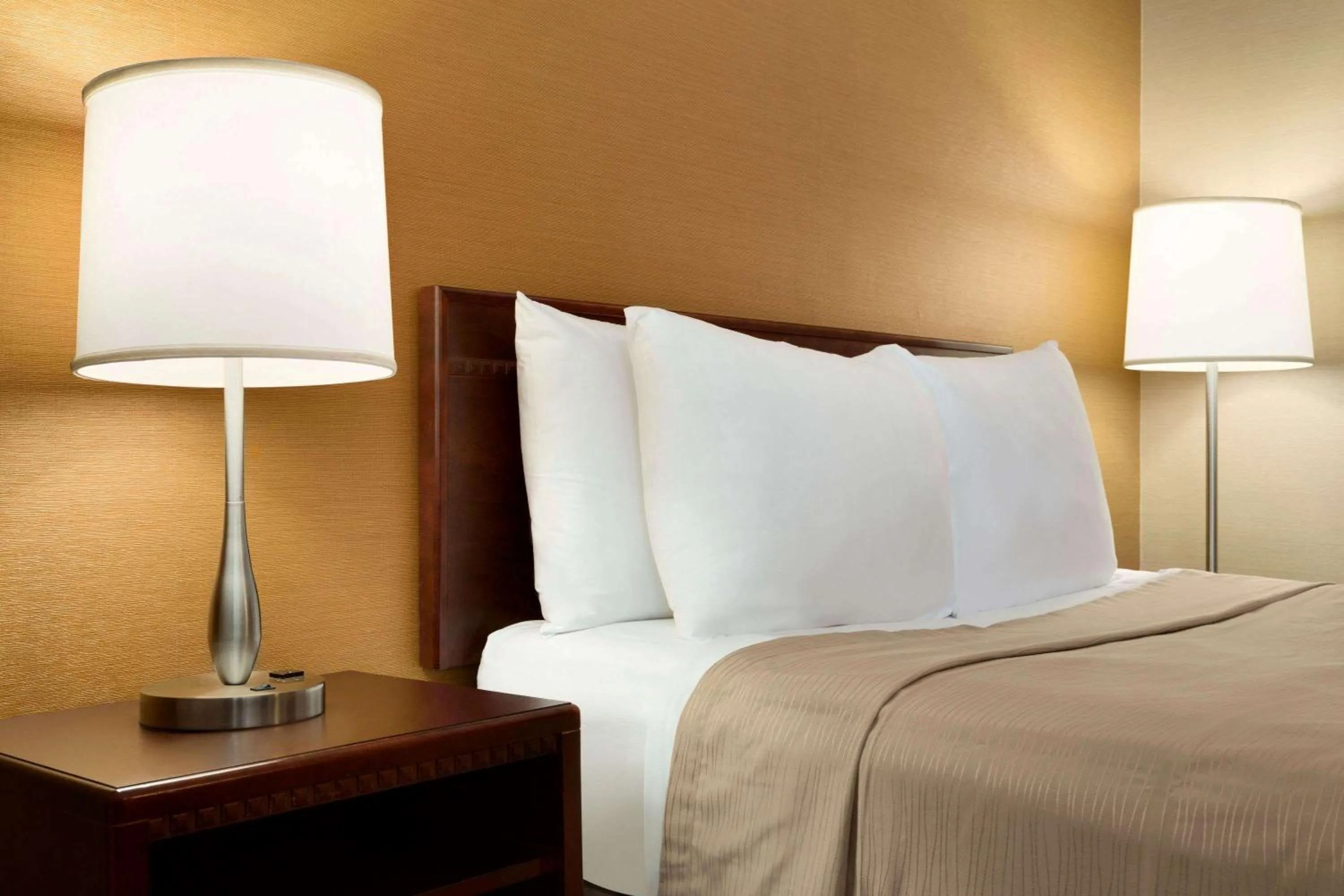 Photo of the whole room, Seating Area in Travelodge by Wyndham Toronto East