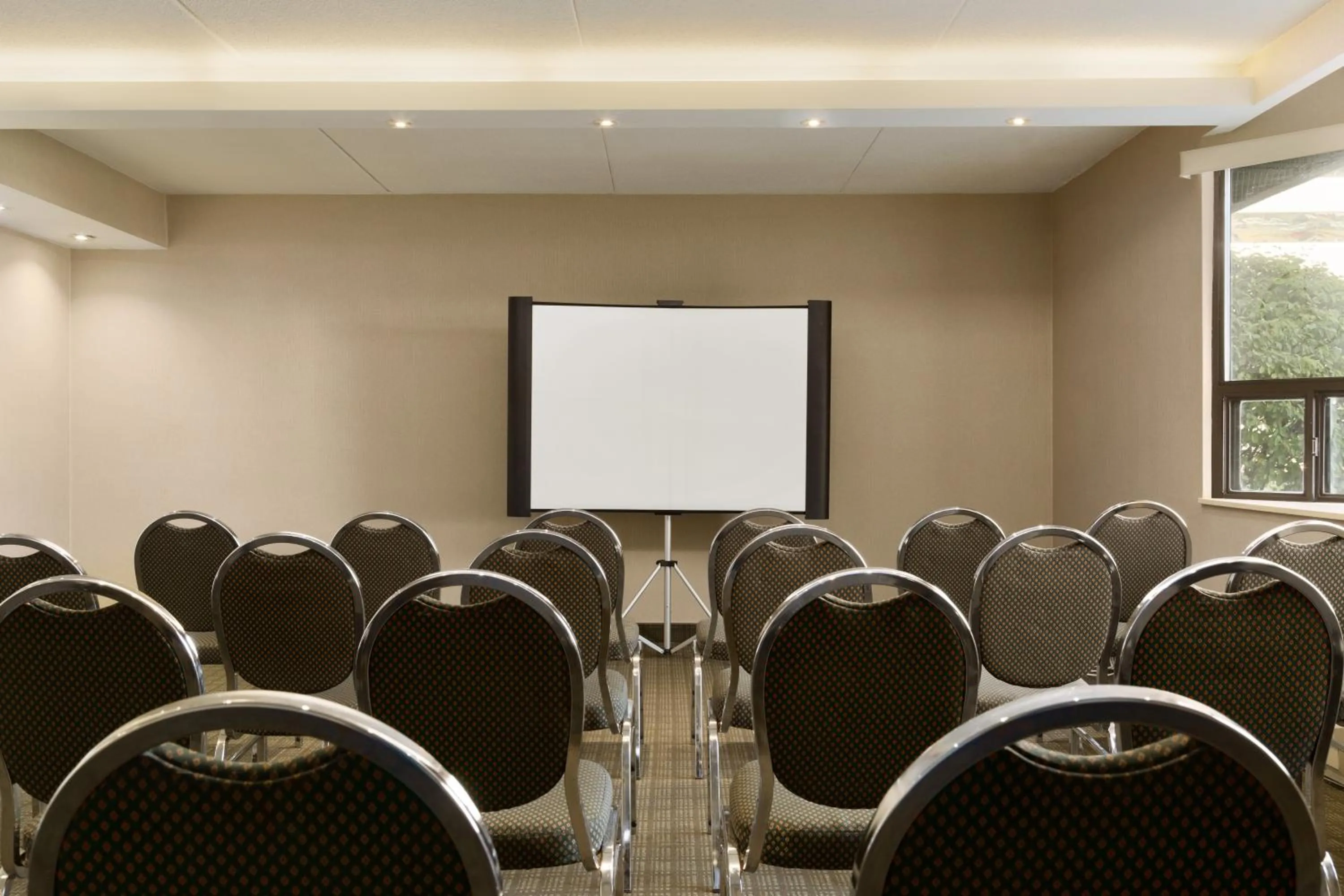 Meeting/conference room in Travelodge by Wyndham Toronto East