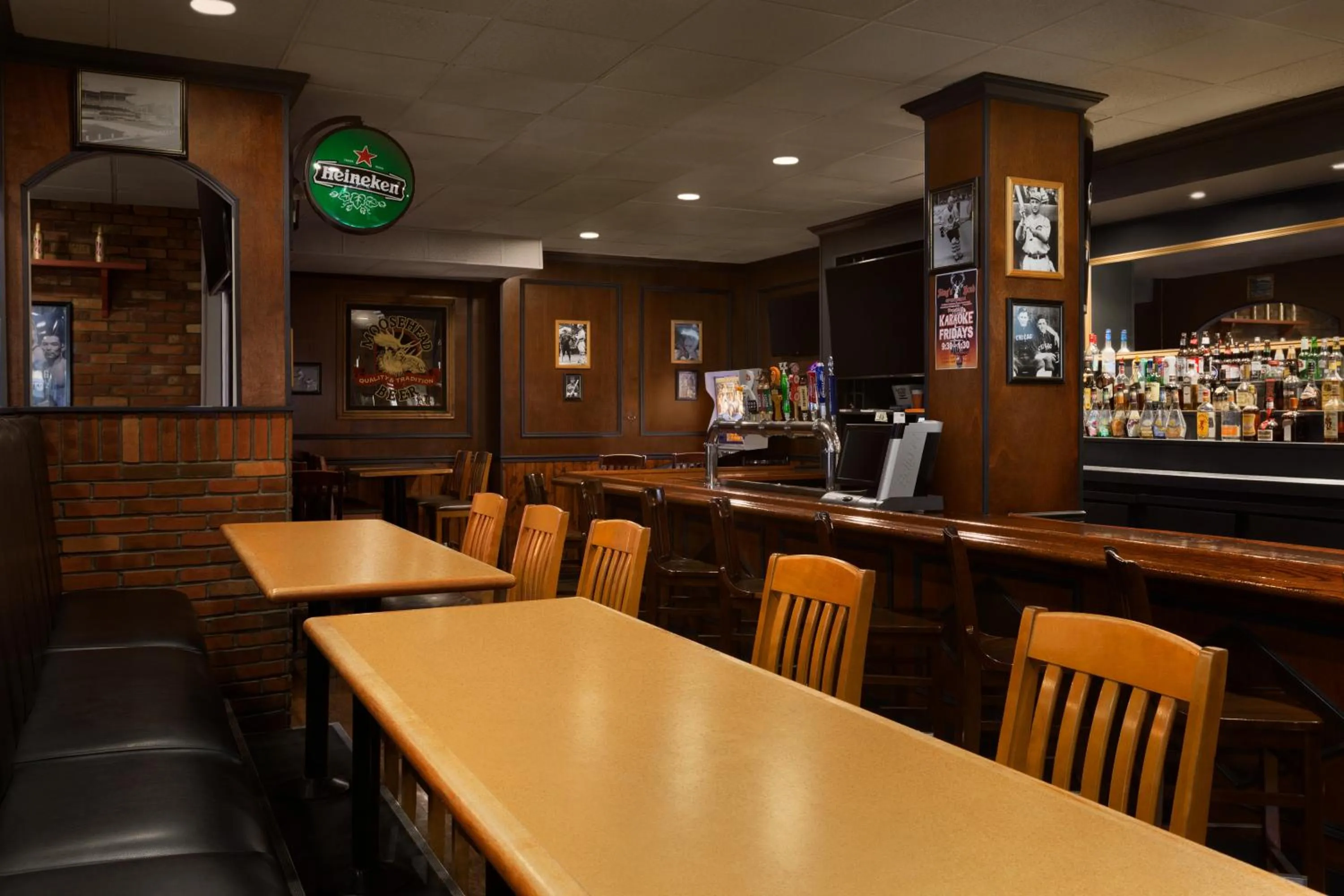 Lounge or bar, Lounge/Bar in Travelodge by Wyndham Toronto East