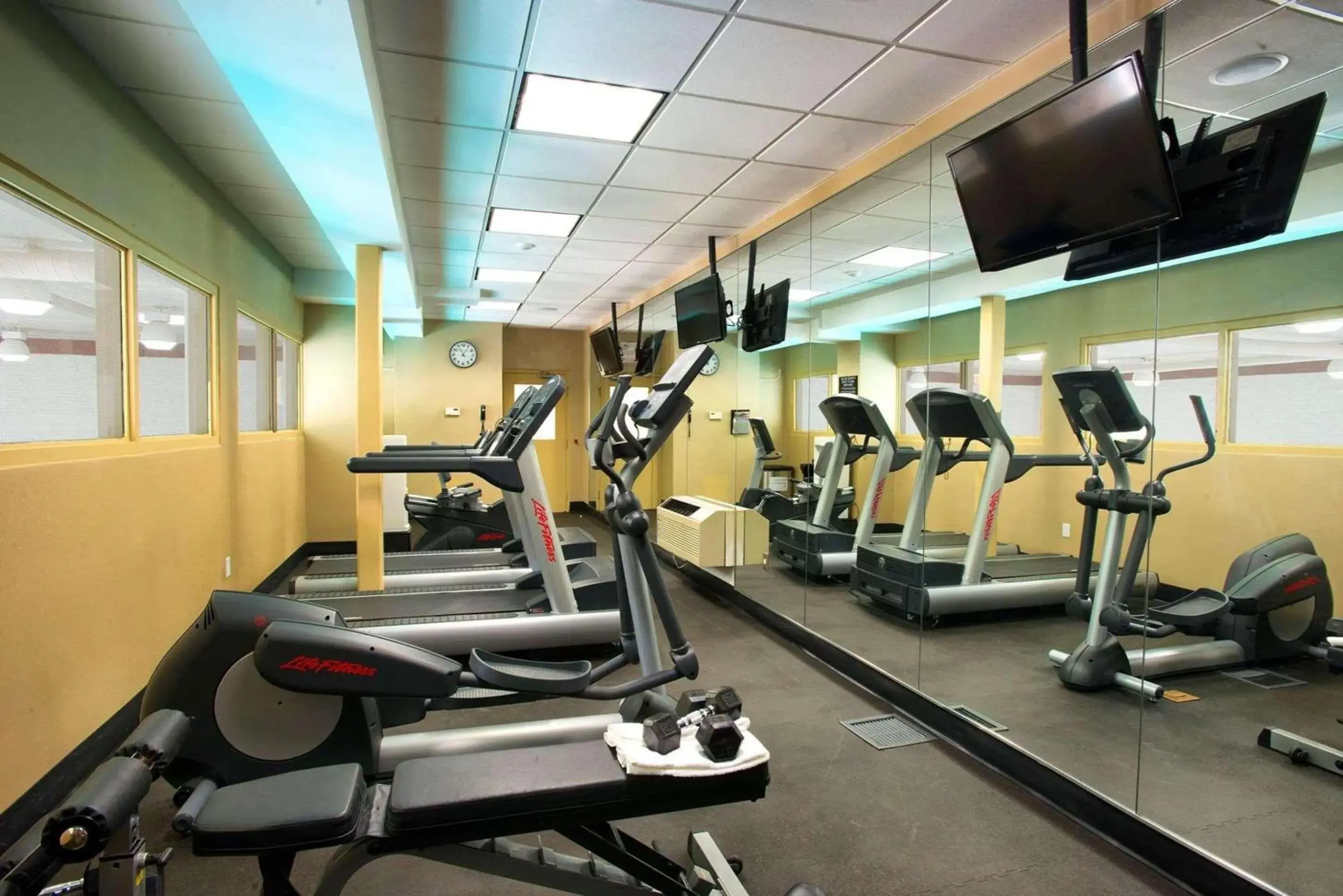 Fitness centre/facilities in Park Inn by Radisson Toronto-Markham Fitness centre/facilities in Park Inn by Radisson Toronto-Markham
