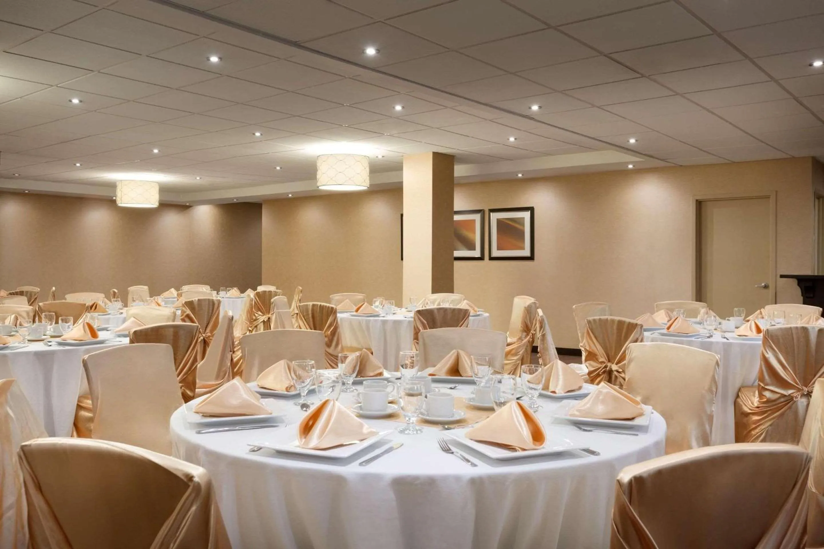 Meeting/conference room in Park Inn by Radisson Toronto-Markham