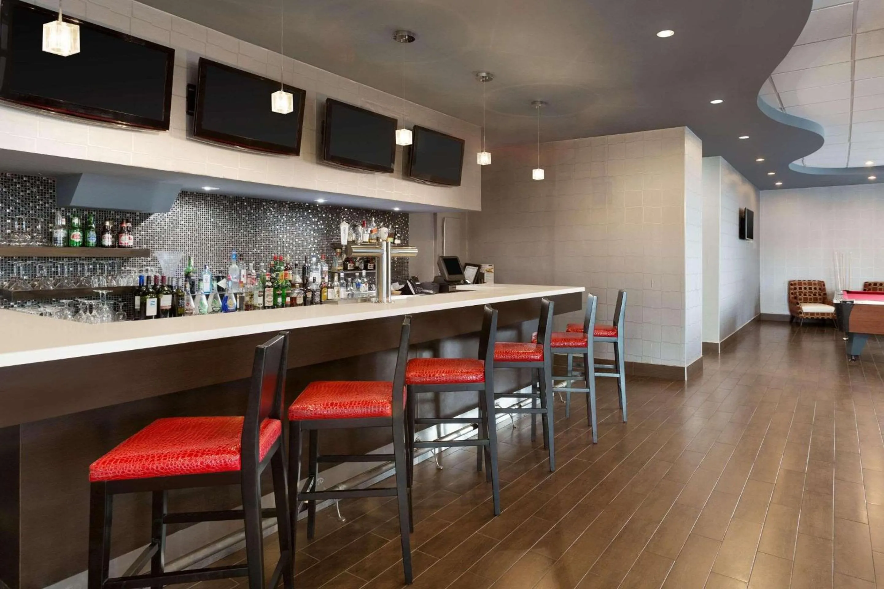 Lounge or bar in Park Inn by Radisson Toronto-Markham