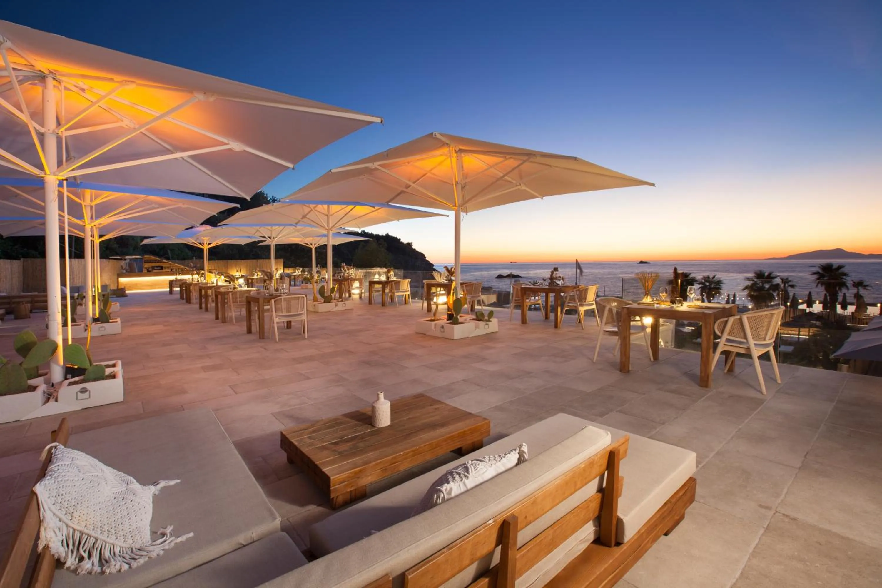 Restaurant/places to eat in Maya Beach Resort