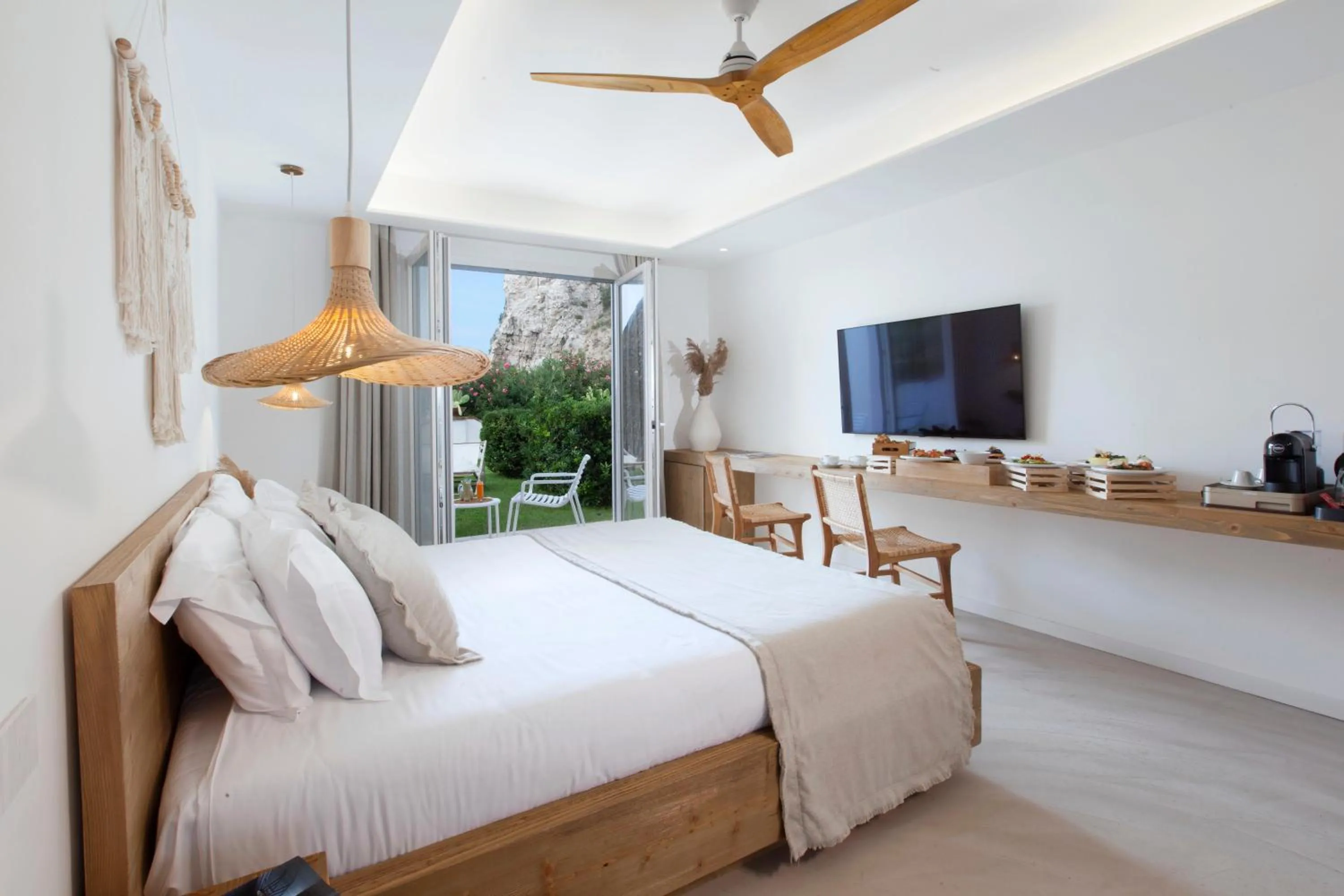 Bedroom, Bed in Maya Beach Resort