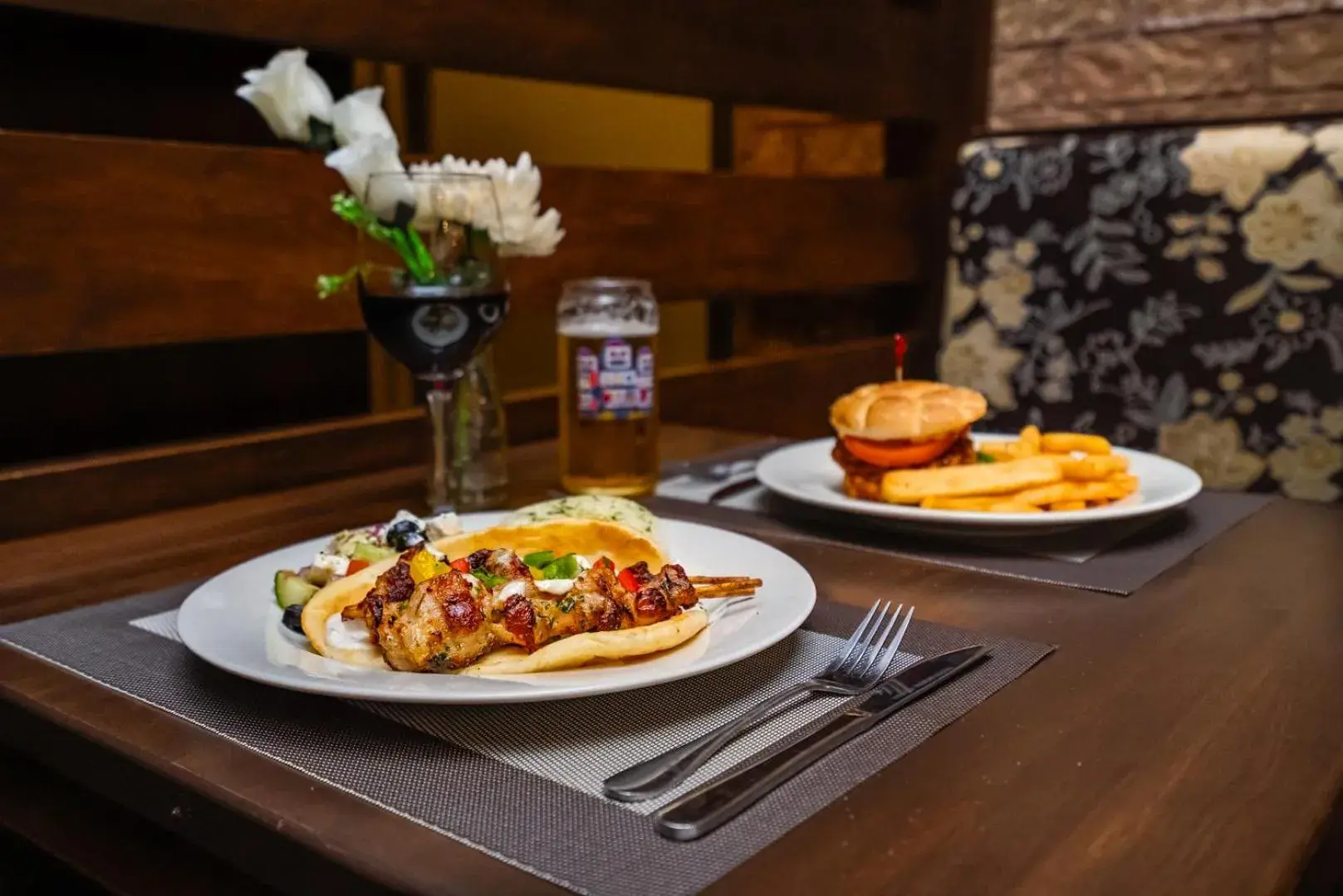 Food and drinks in Monte Carlo Inn Airport Suites Food and drinks in Monte Carlo Inn Airport Suites