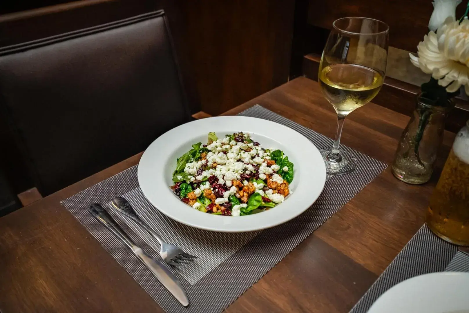 Food and drinks in Monte Carlo Inn Airport Suites Food and drinks in Monte Carlo Inn Airport Suites