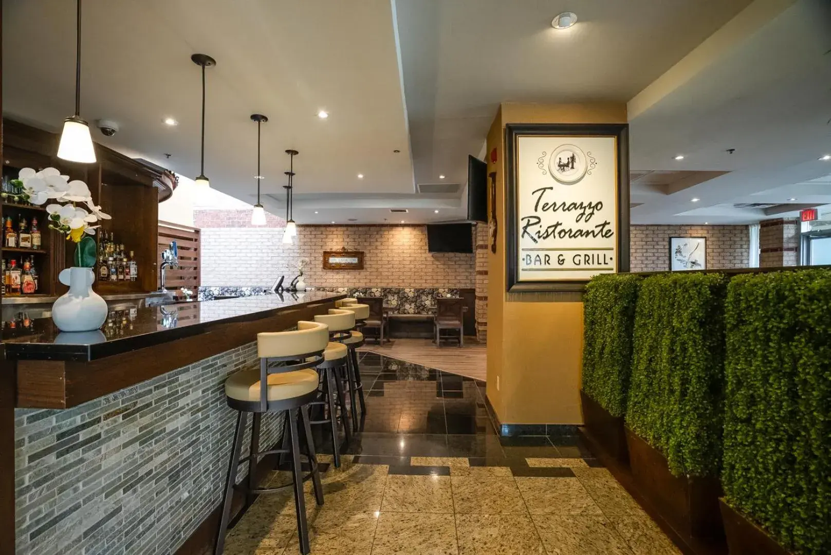 Restaurant/places to eat in Monte Carlo Inn Airport Suites Restaurant/places to eat in Monte Carlo Inn Airport Suites