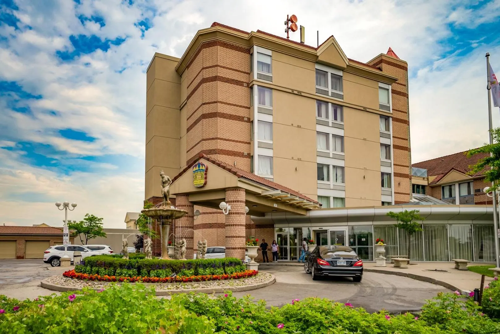 Property building in Monte Carlo Inn Airport Suites