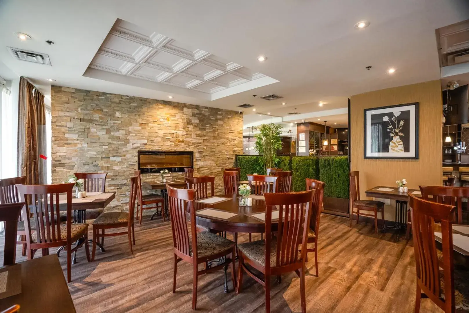 Restaurant/places to eat in Monte Carlo Inn Airport Suites Restaurant/places to eat in Monte Carlo Inn Airport Suites