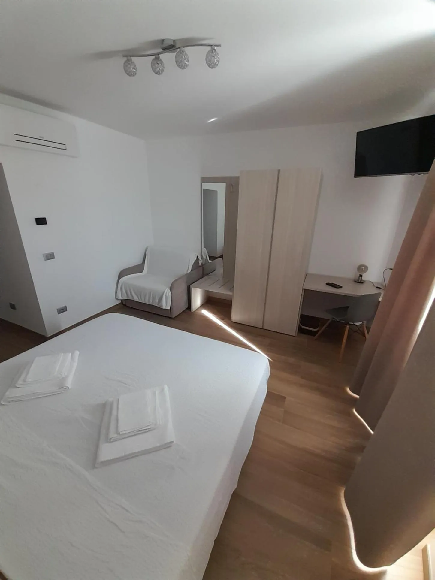 Bed in B&B ANGELA Valdinon