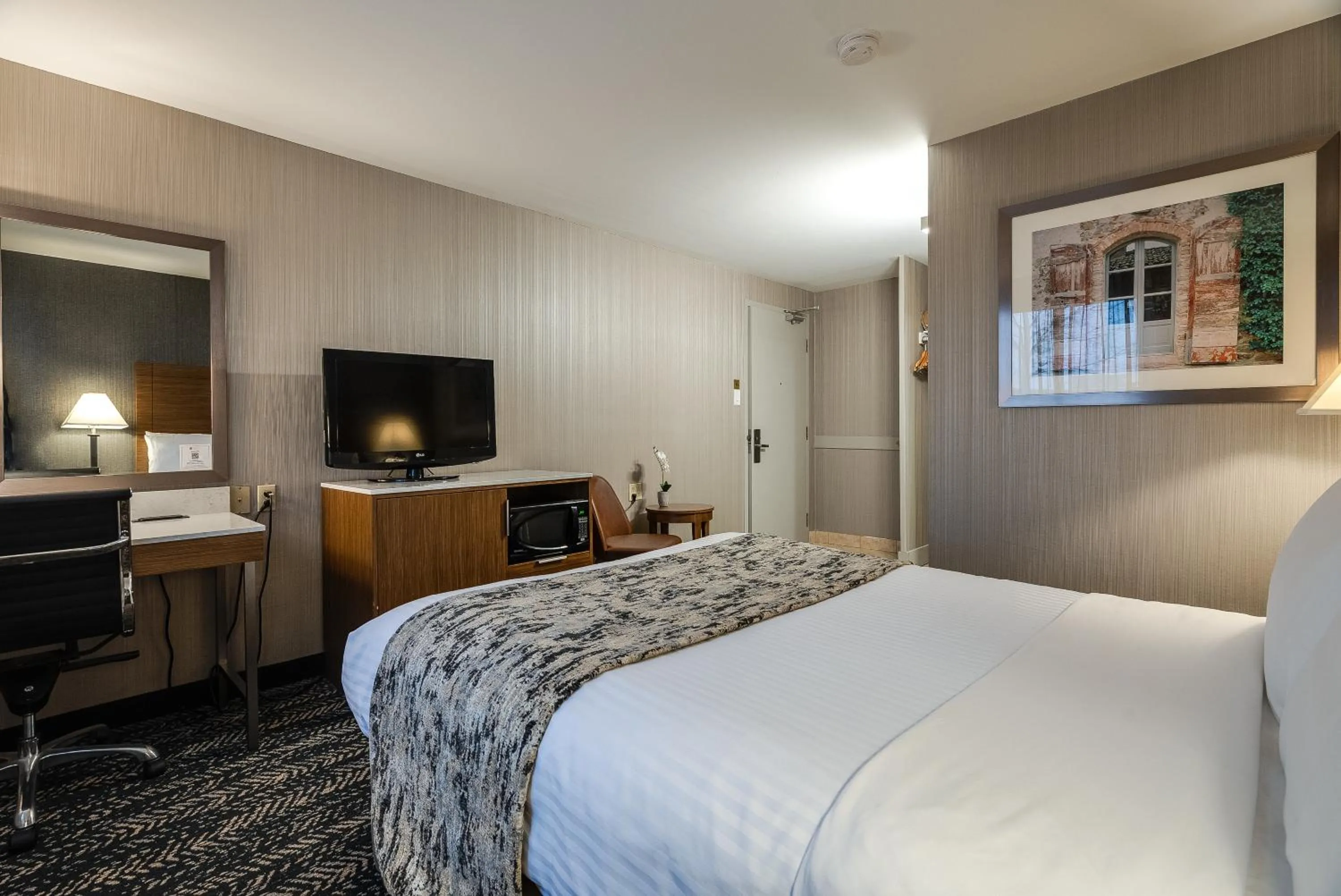 Bedroom, Bed in Monte Carlo Inn Toronto West Suites