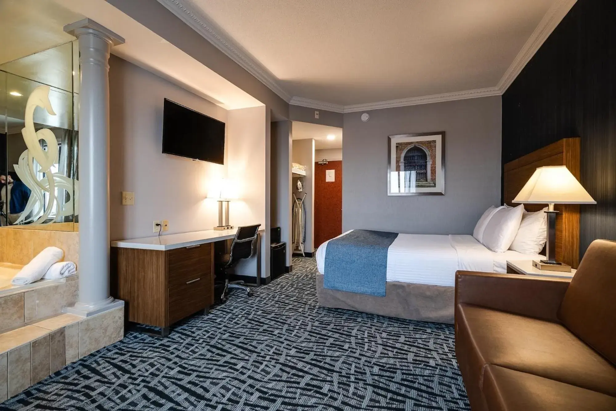Photo of the whole room, Bed in Monte Carlo Inn Toronto West Suites Photo of the whole room, Bed in Monte Carlo Inn Toronto West Suites
