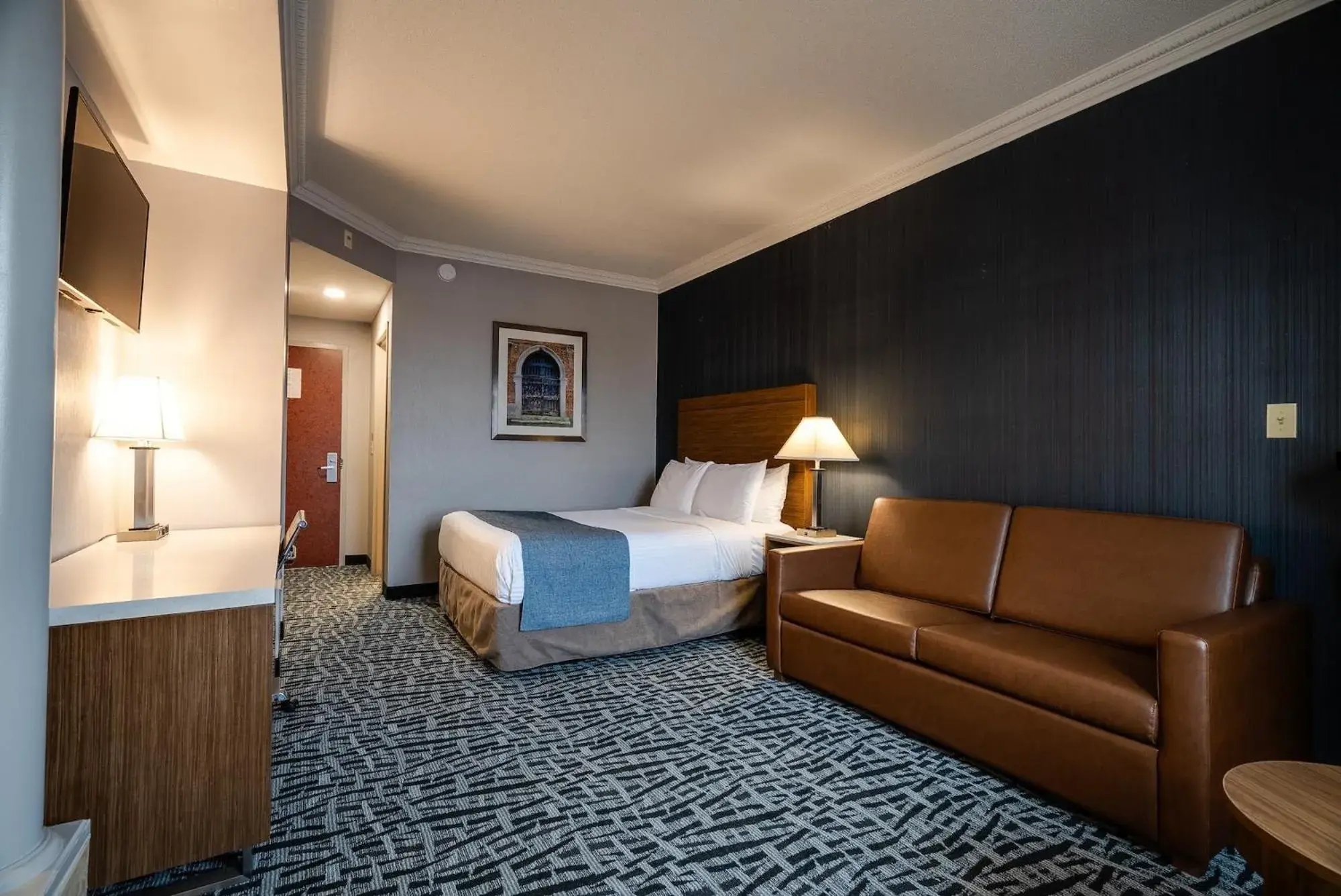 Photo of the whole room, Bed in Monte Carlo Inn Toronto West Suites Photo of the whole room, Bed in Monte Carlo Inn Toronto West Suites