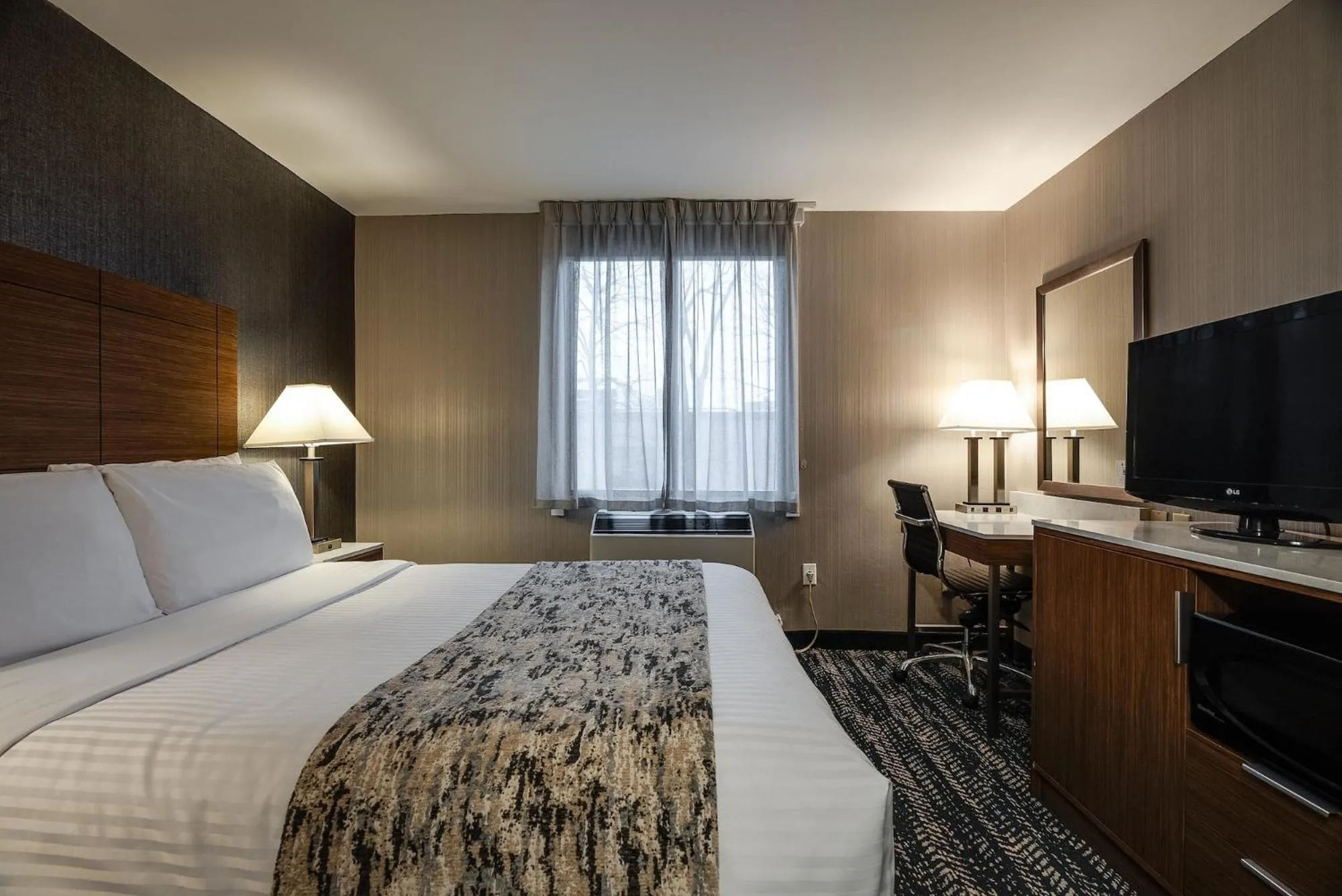 Bedroom, Bed in Monte Carlo Inn Toronto West Suites