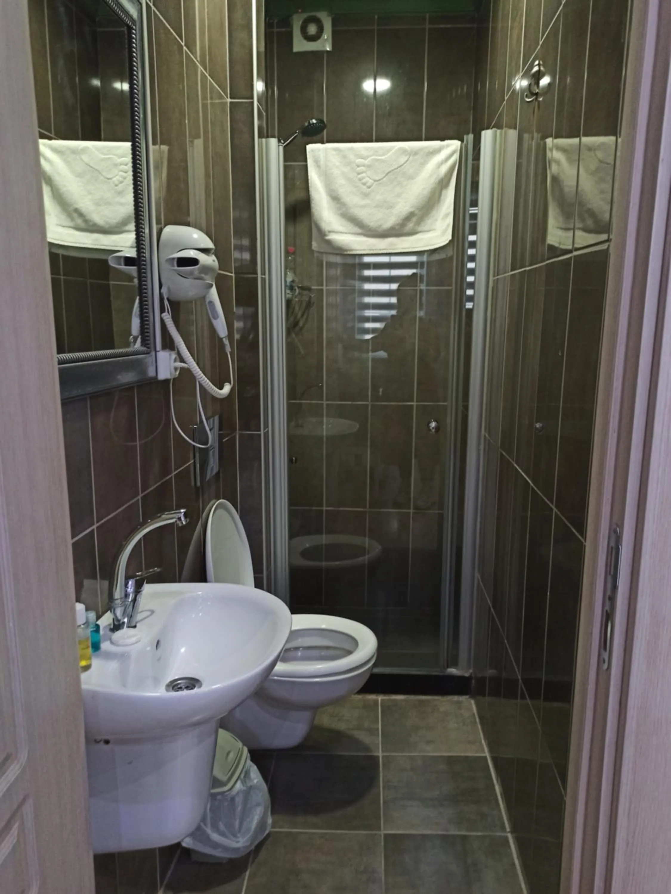 Shower in Taxim Starlight Hotel