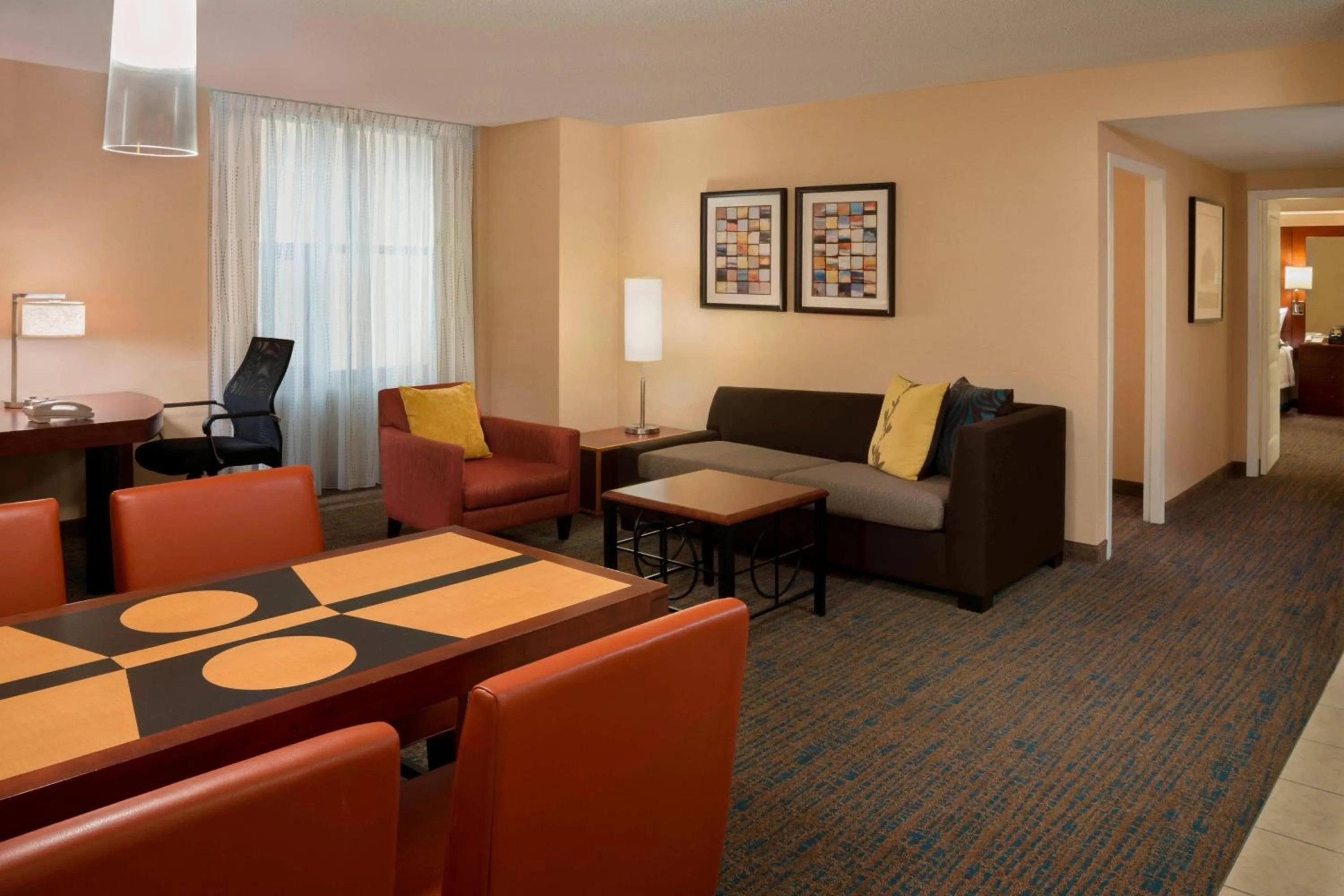 Living room in Residence Inn by Marriott Toronto Downtown / Entertainment District