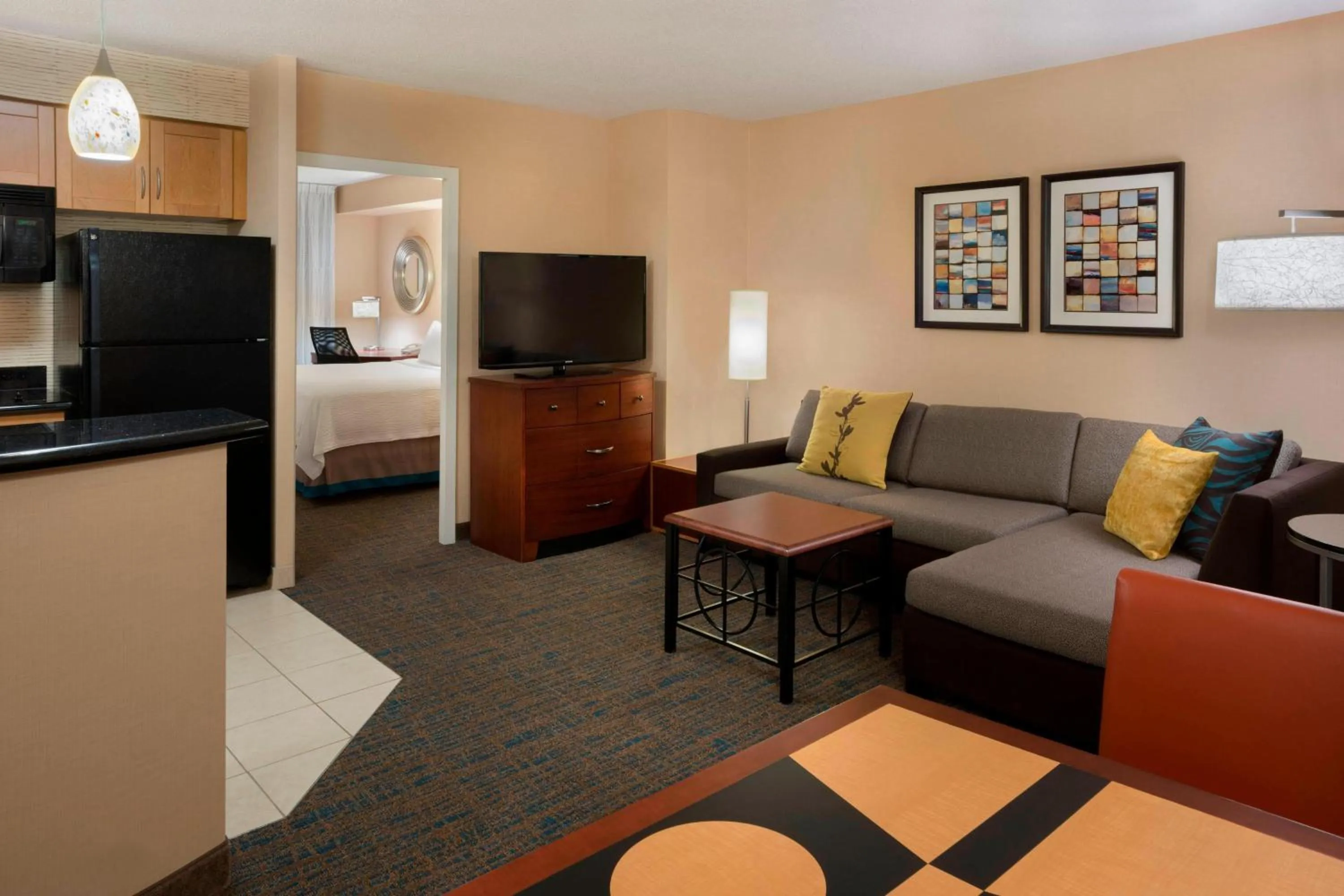 Living room in Residence Inn by Marriott Toronto Downtown / Entertainment District