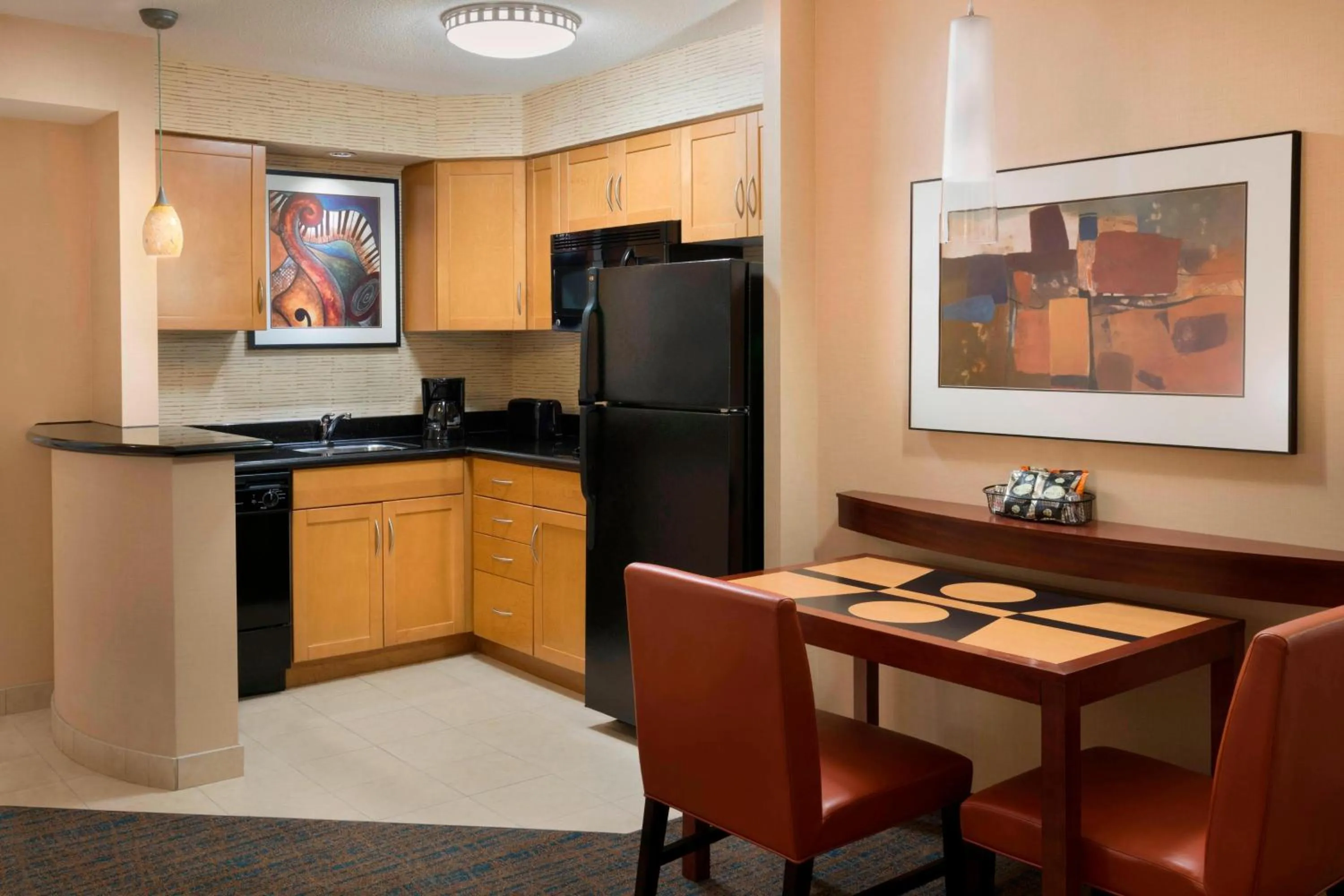Kitchen or kitchenette in Residence Inn by Marriott Toronto Downtown / Entertainment District